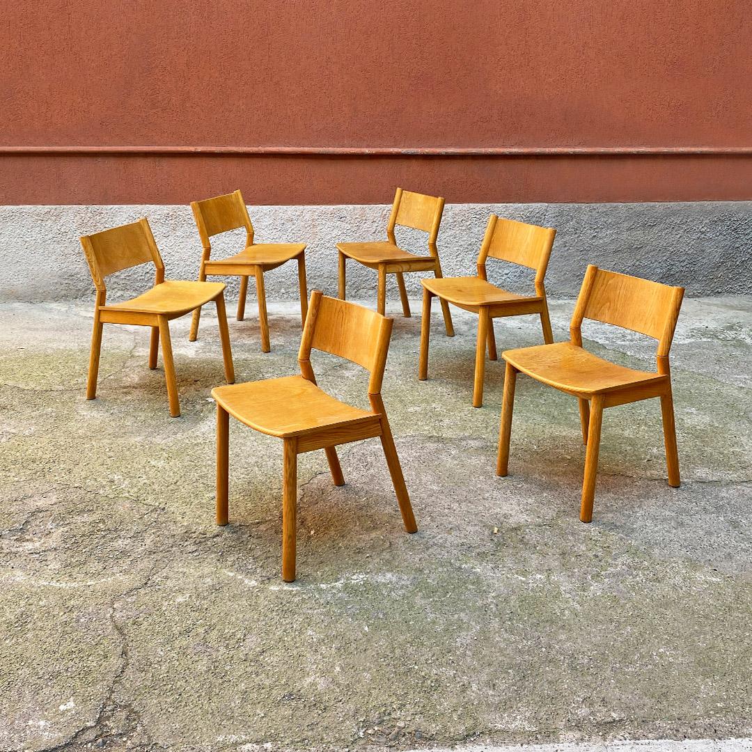 Italian Mid-Century Modern set of six solid oak wood chairs, 1960s.
Fantastic and very rre set of six chairs in solid oak wood with round section legs and curved and inclined backrest.
This chairs are designed and produced from the 1980s period and