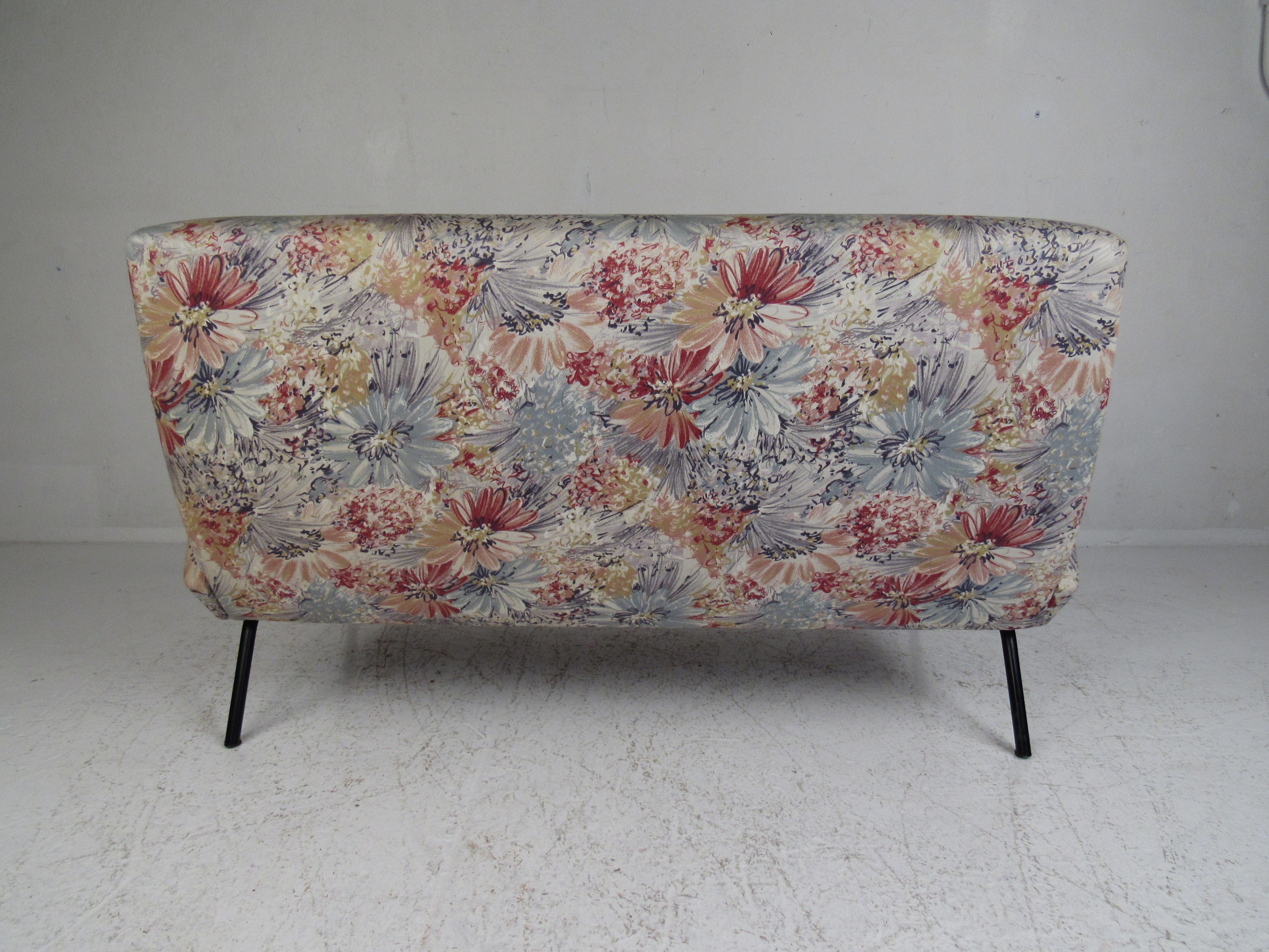 Italian Mid-Century Modern Settee For Sale 1