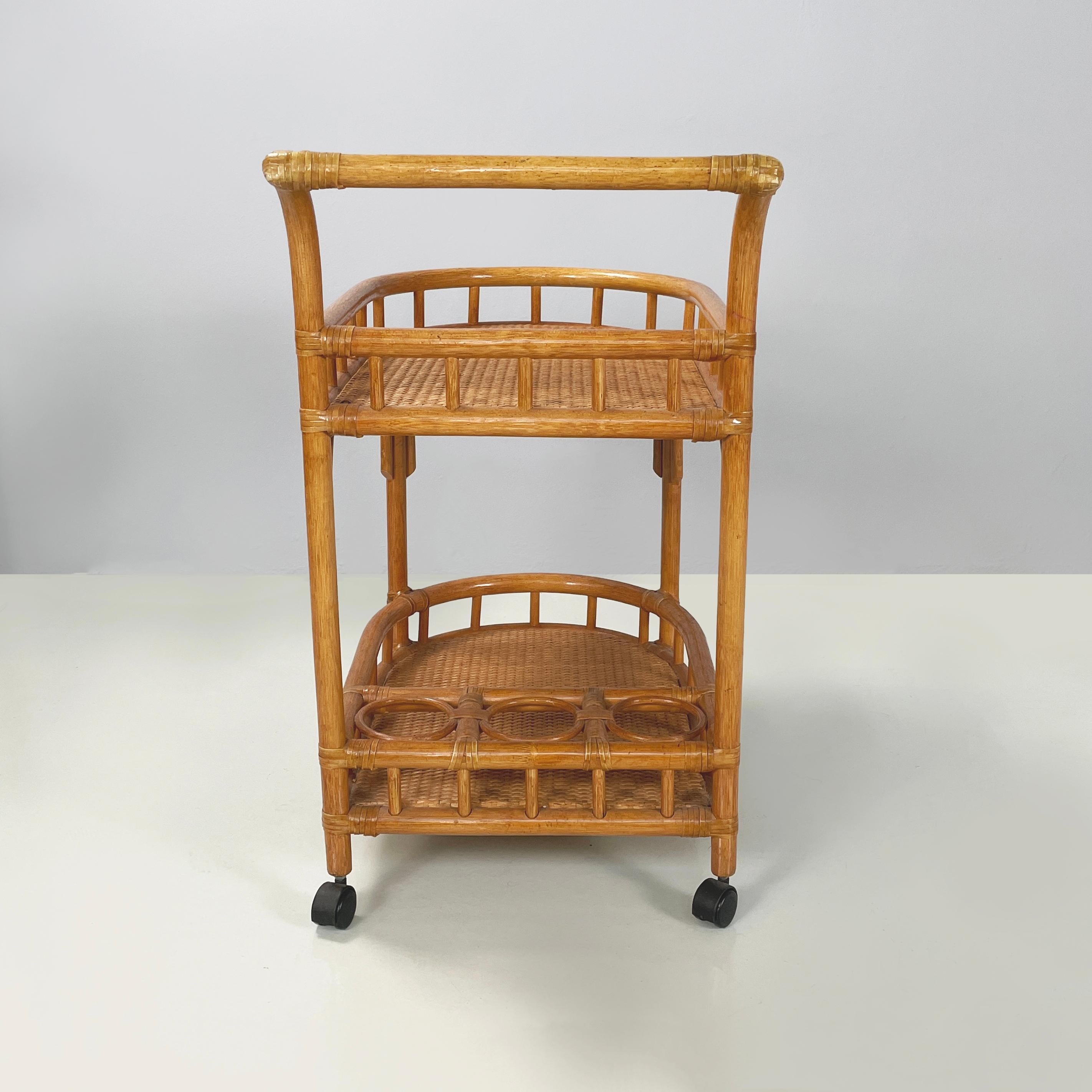 Italian mid-century modern Shelves bottle holders cart in rattan bamboo, 1960s In Good Condition For Sale In MIlano, IT