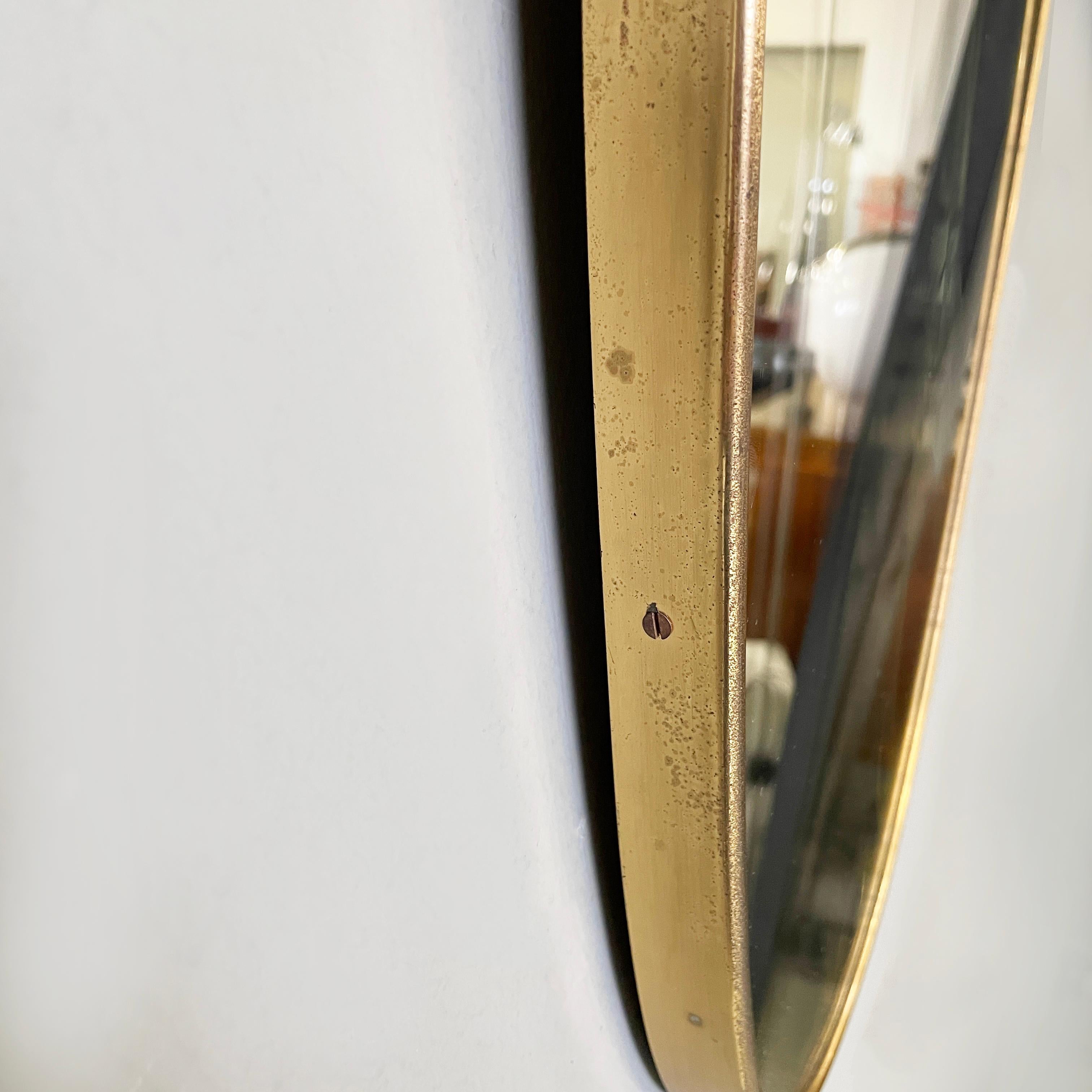 Italian mid-century modern Shield-shaped wall mirror with brass frame, 1950s 3