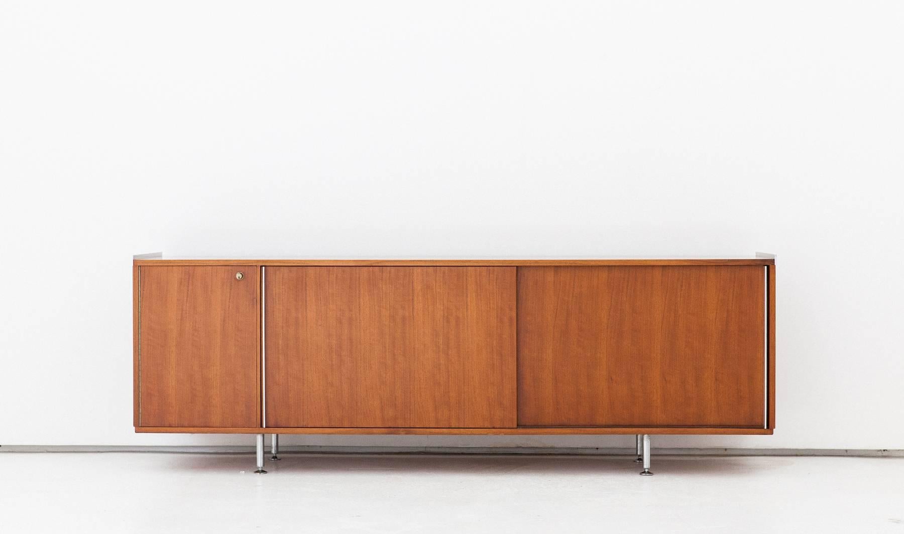 Modern credenza with sliding doors by Alberto Rosselli, produced in Italy in 1950s .
Walnut wood with aluminum parts, internal shelves adjustable in height.
Mid-Century Modern style item.



                     