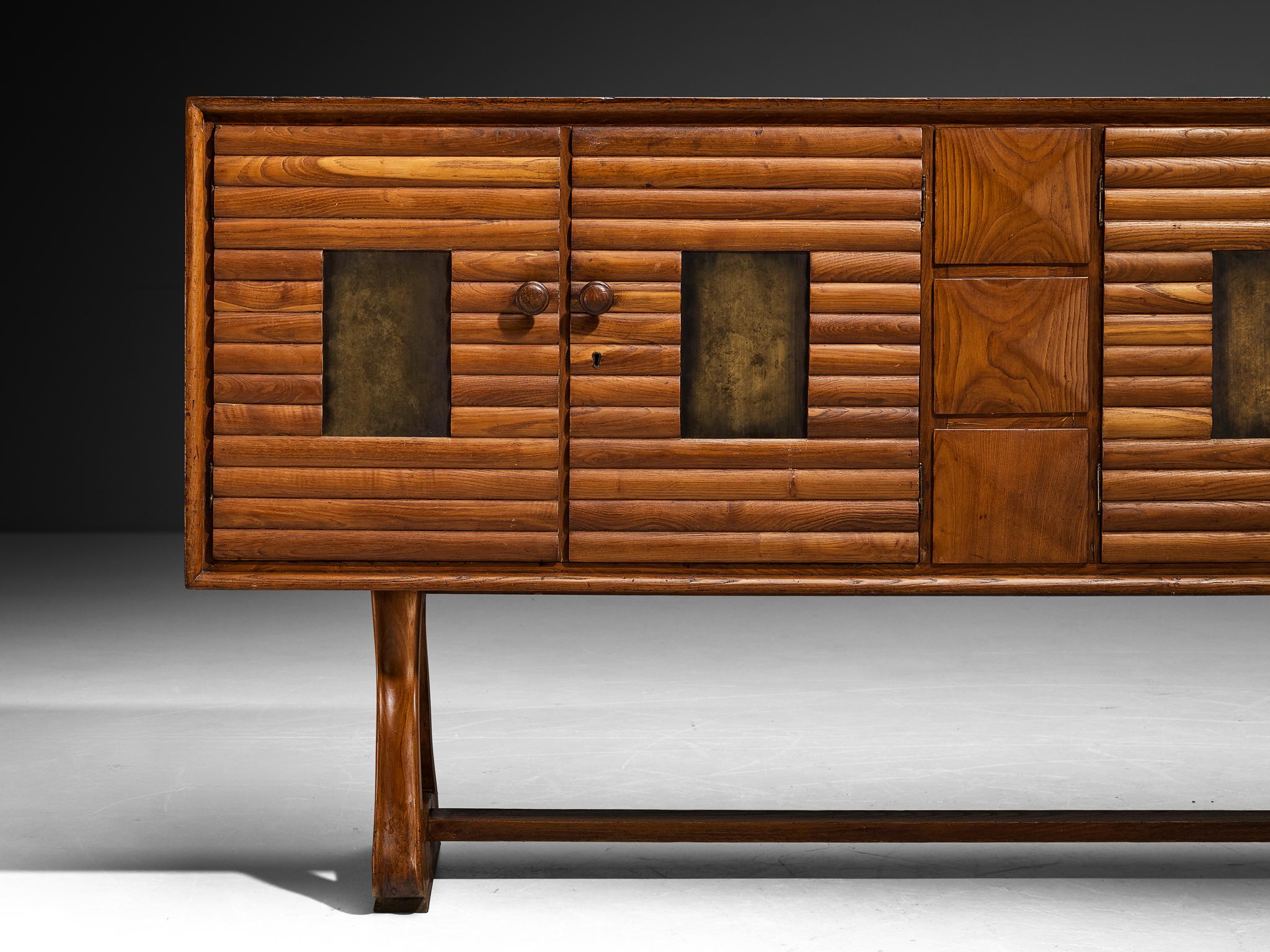 Italienisches Sideboard aus der Mitte des Jahrhunderts in Kastanie und patiniertem Messing (Moderne der Mitte des Jahrhunderts) im Angebot