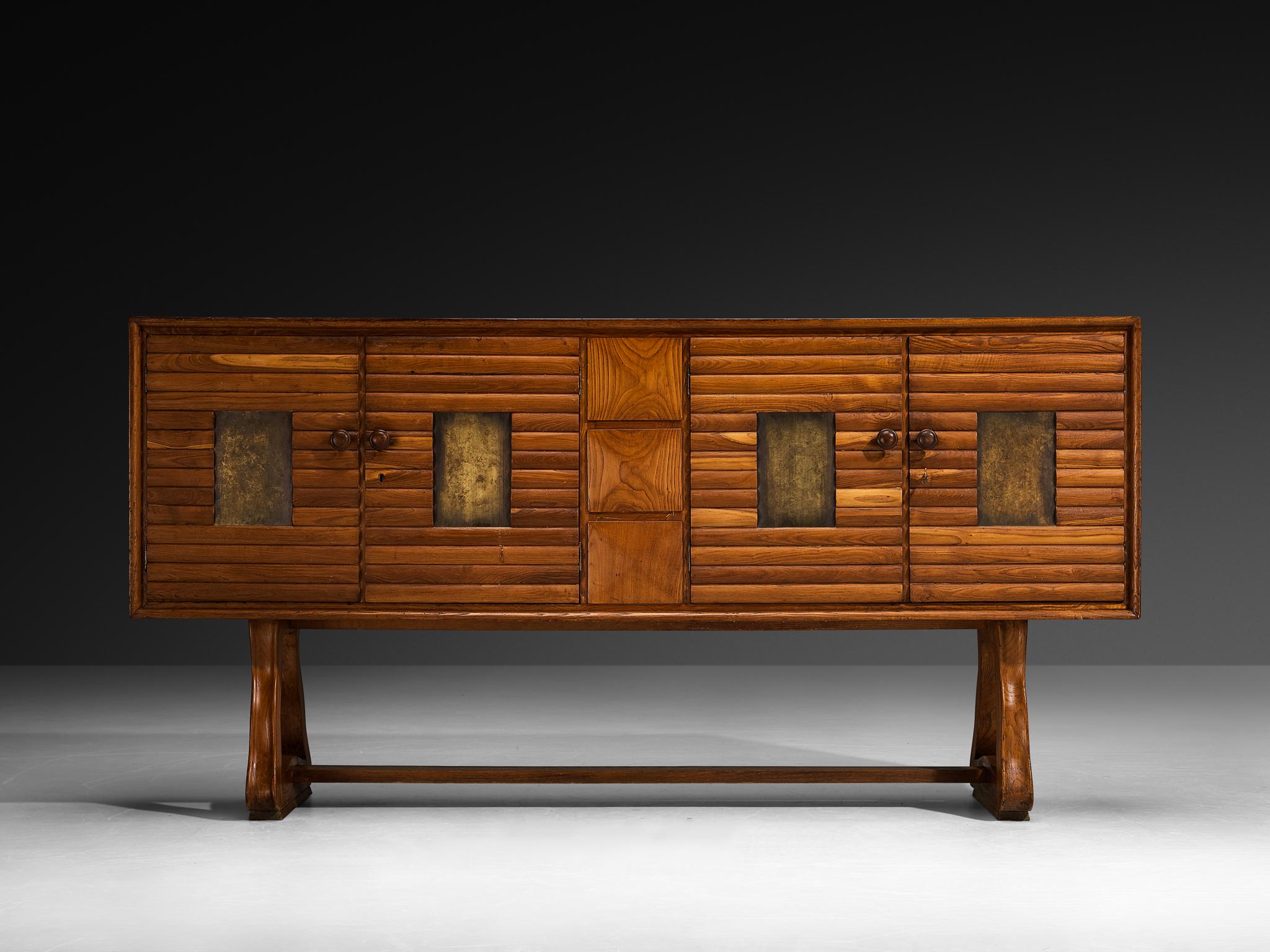 Italienisches Sideboard aus der Mitte des Jahrhunderts in Kastanie und patiniertem Messing im Zustand „Gut“ im Angebot in Waalwijk, NL