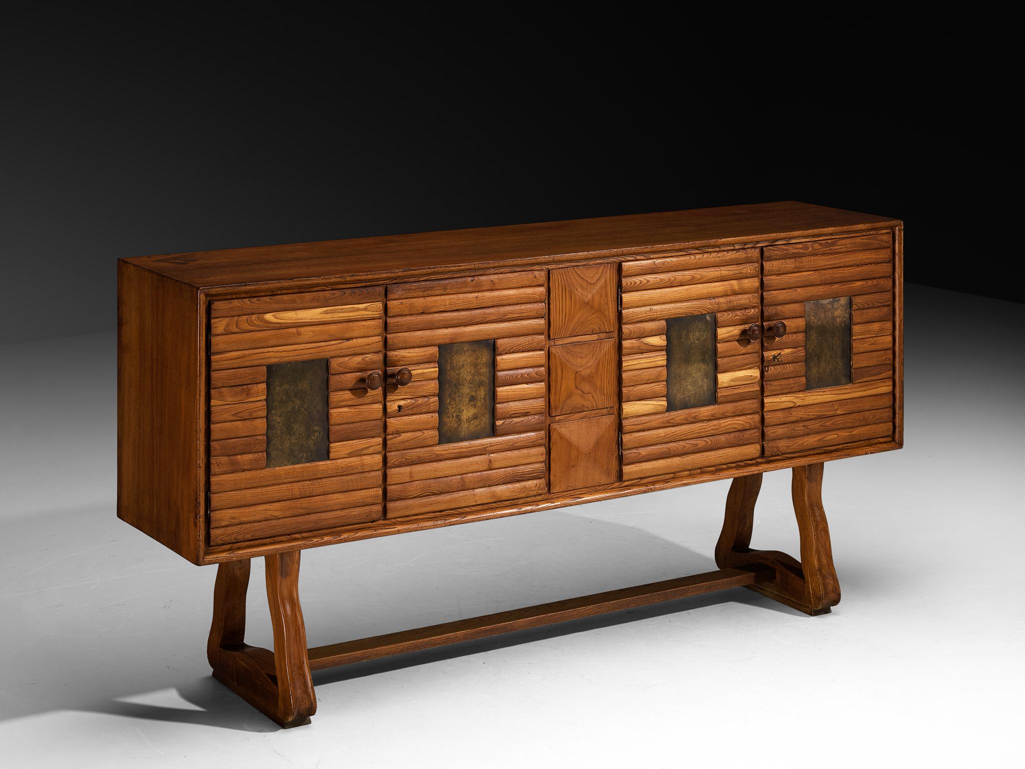 Italienisches Sideboard aus der Mitte des Jahrhunderts in Kastanie und patiniertem Messing im Angebot 1