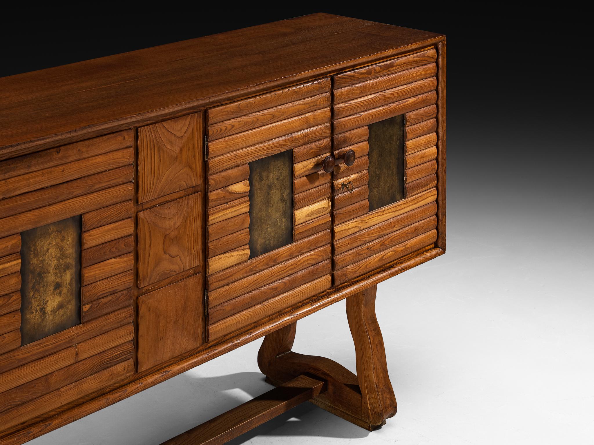 Italienisches Sideboard aus der Mitte des Jahrhunderts in Kastanie und patiniertem Messing im Angebot 2