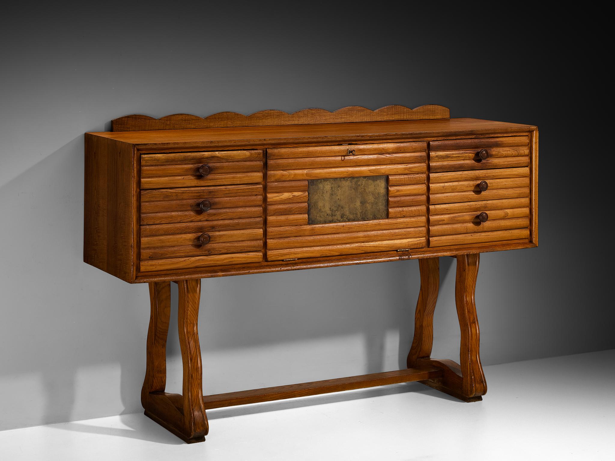 Italienisches Sideboard aus der Mitte des Jahrhunderts in Kastanie und patiniertem Messing im Angebot 3