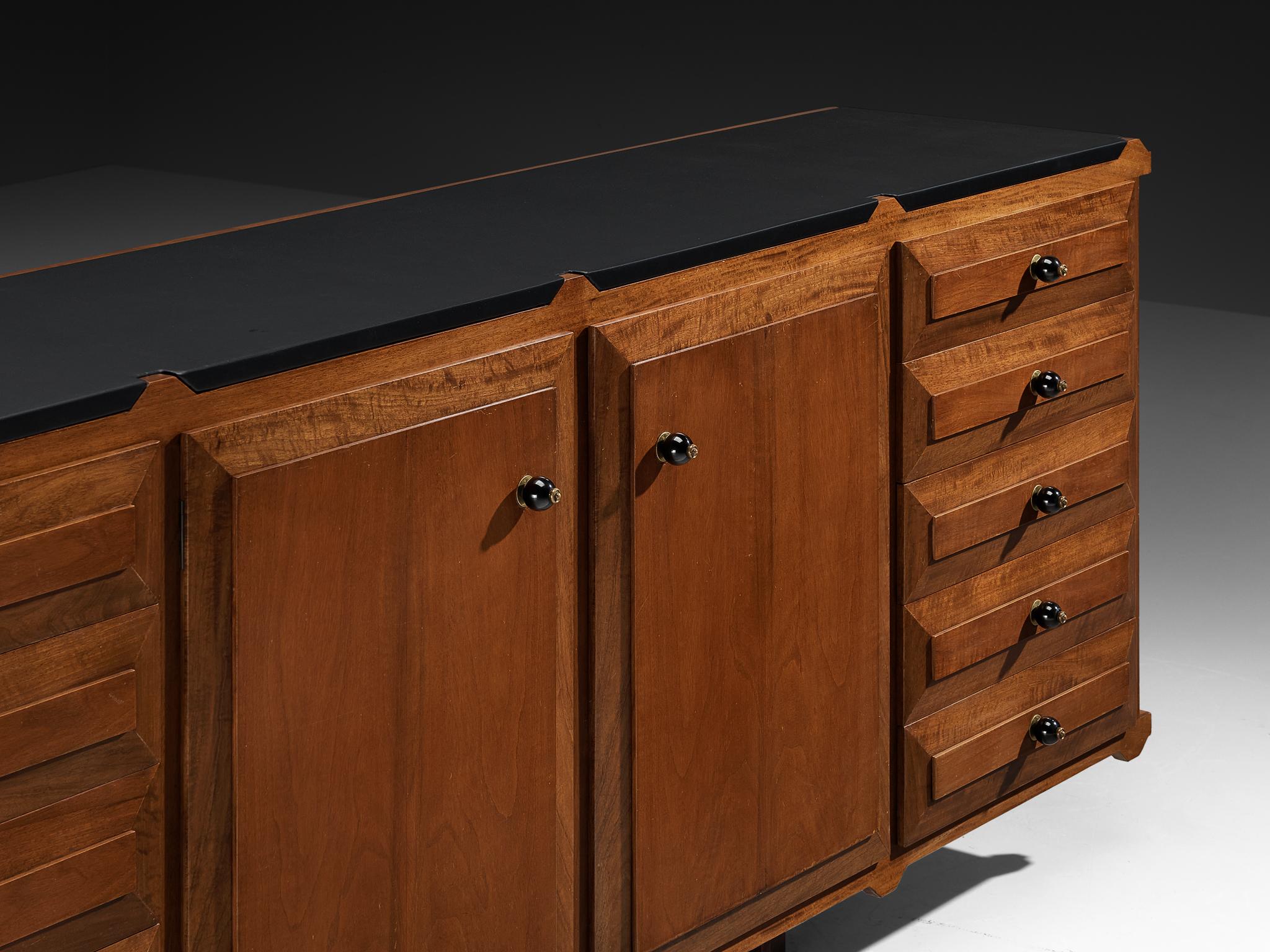 Italian Mid-Century Modern Sideboard with Drawers in Walnut and Brass For Sale 5
