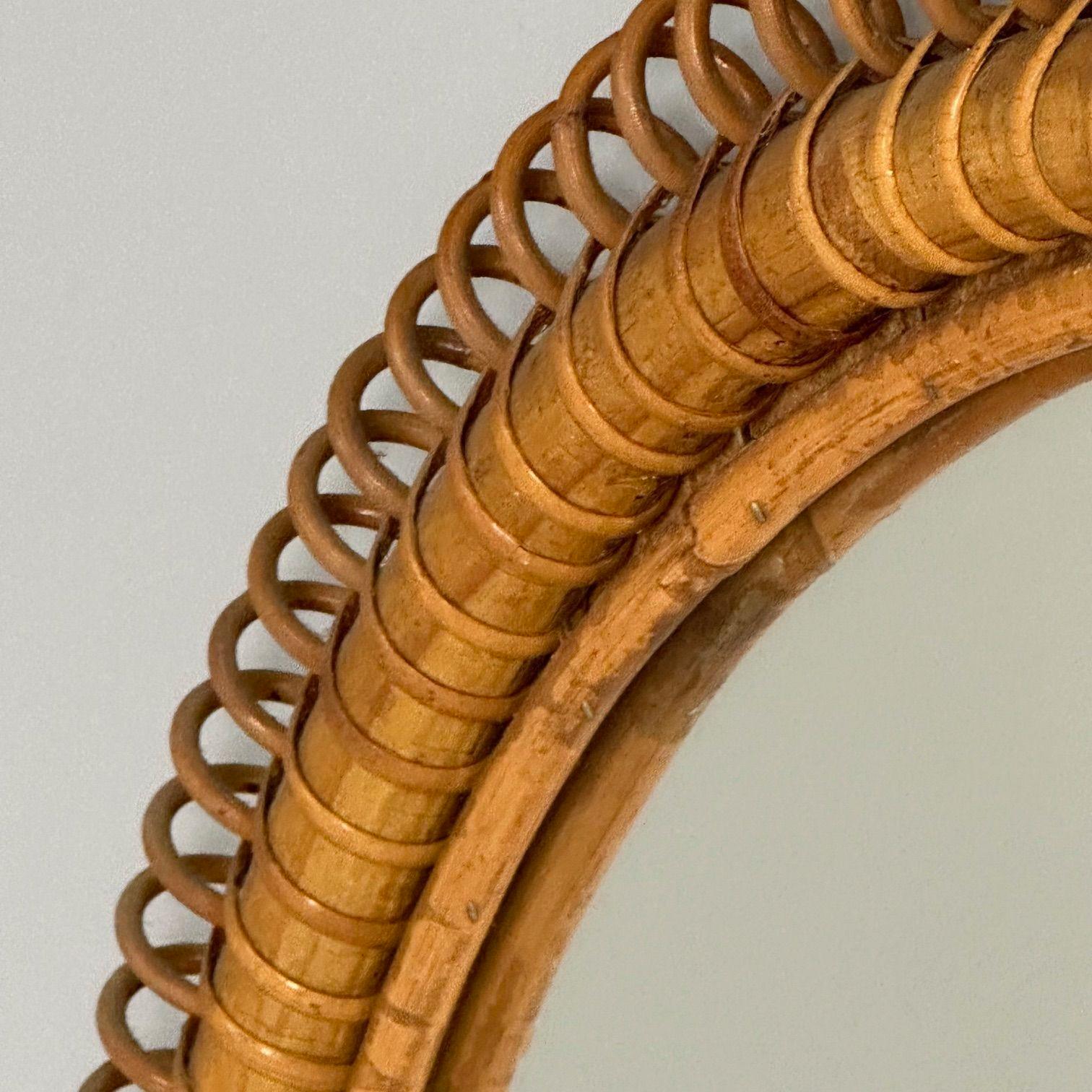 Metà XX secolo Specchio da parete piccolo, in rattan e bambù, Italia, 1960 in vendita