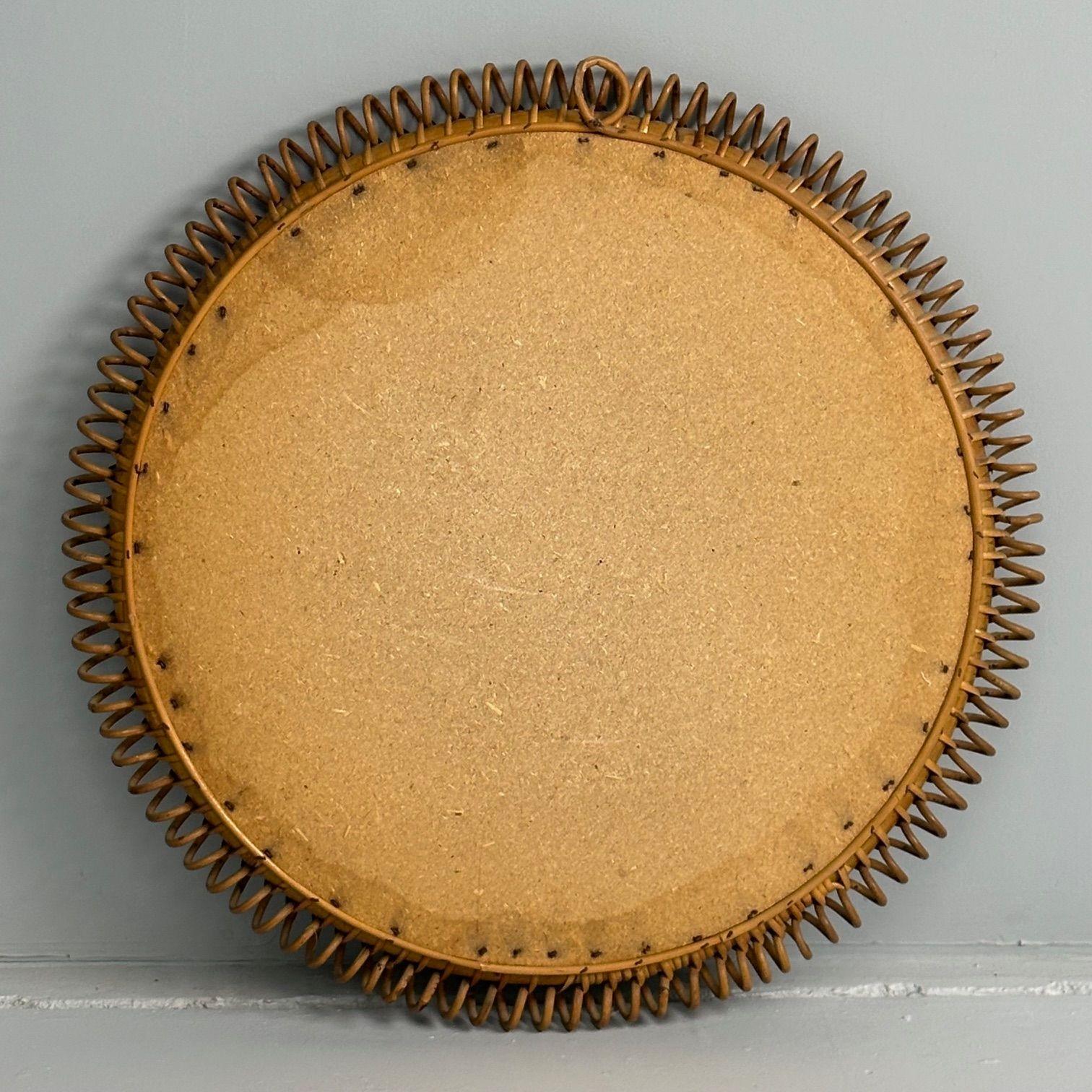 Specchio da parete piccolo, in rattan e bambù, Italia, 1960 in vendita 1