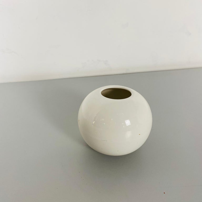 Italian Mid-Century Modern Small White Ceramic Vase, 1970s For Sale 2