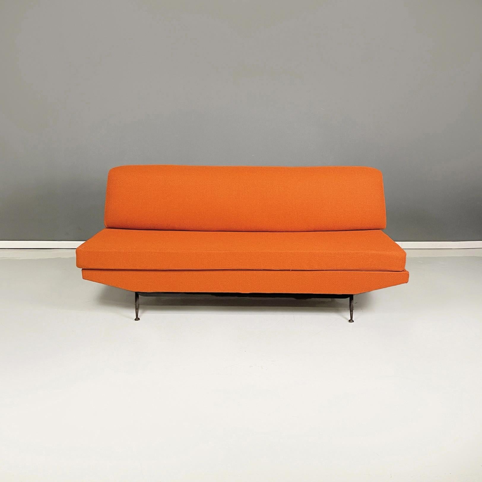 Italian Mid-Century Modern sofa and bed in orange fabric and black metal, 1960s
Sofa bed mod. Relax with padded rectangular seat and back covered in bright orange fabric. The seat can be pulled out, thus becoming a bed. Furthermore, the external