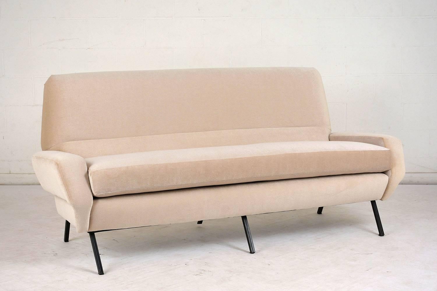 Italian Mid-Century Modern Sofa In Excellent Condition In Los Angeles, CA