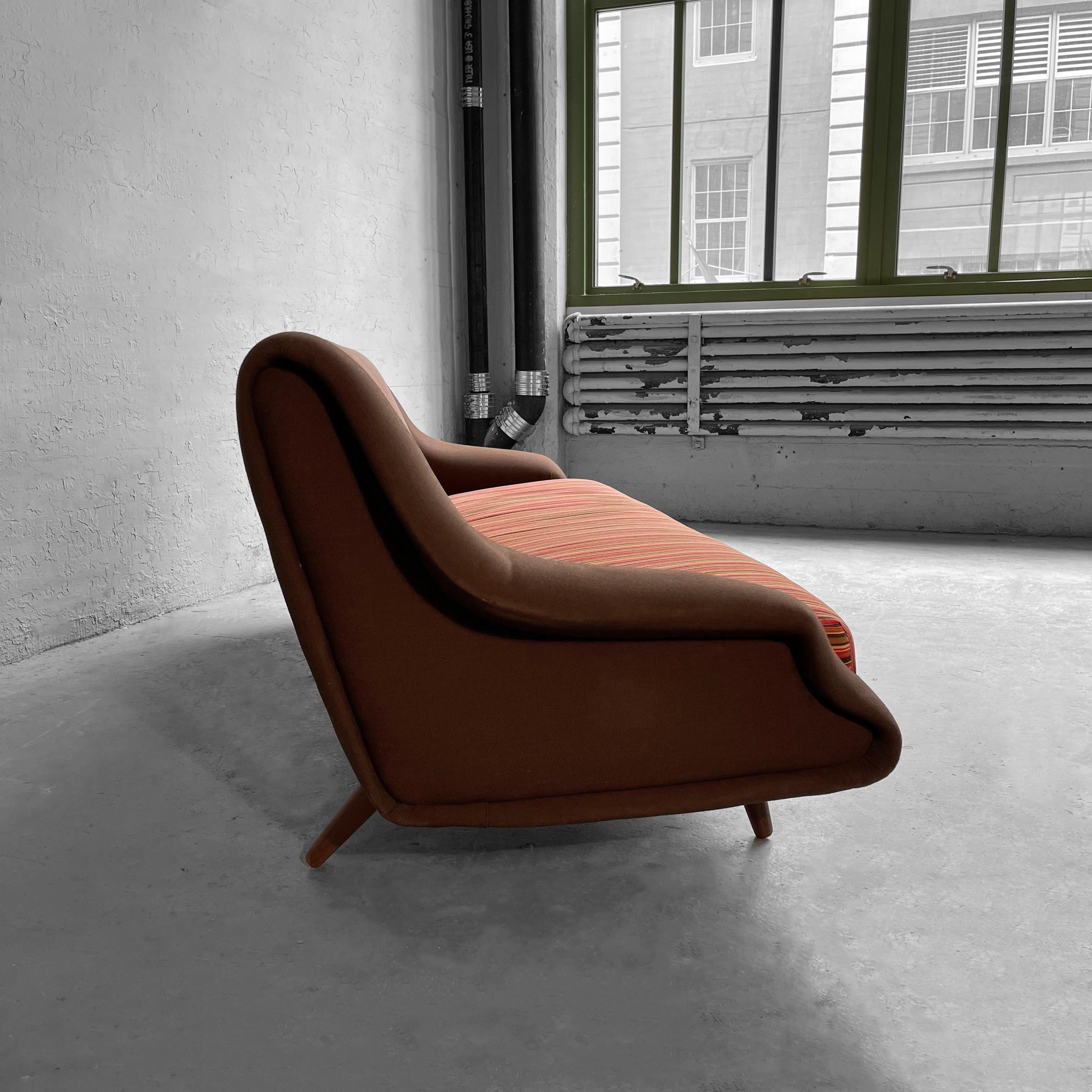 Canapé italien moderne du milieu du siècle dans le style de Marco Zanuso en vente 4
