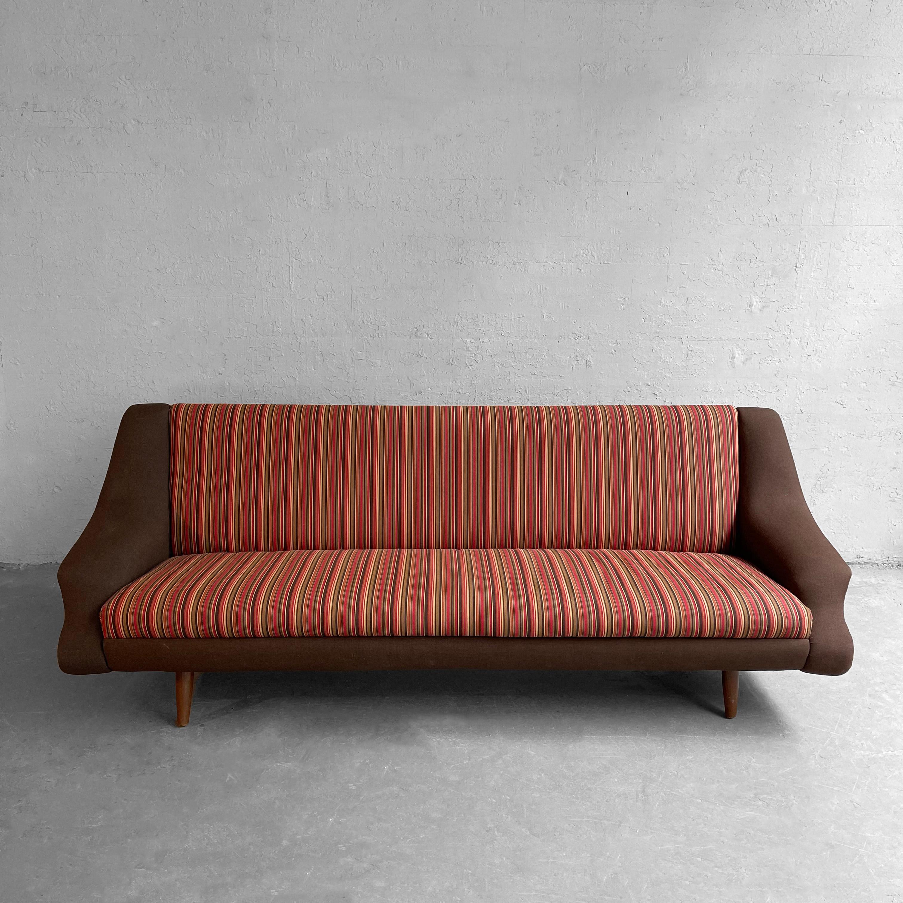 Italian Mid-Century Modern Sofa In The Style Of Marco Zanuso In Good Condition For Sale In Brooklyn, NY