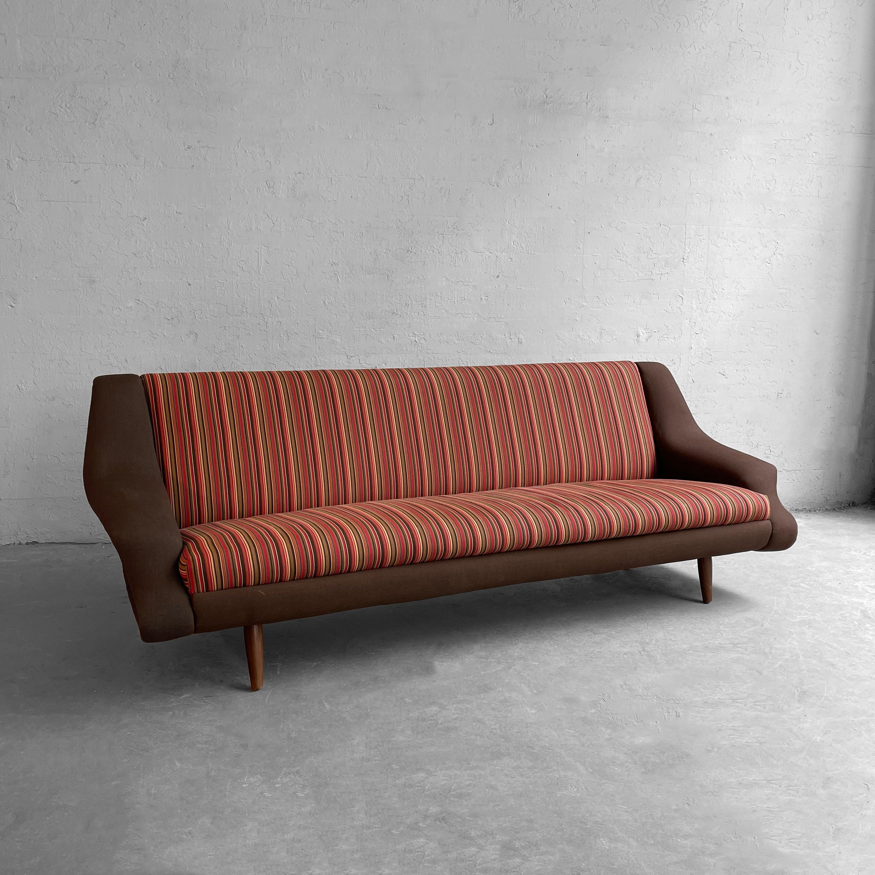 20th Century Italian Mid-Century Modern Sofa In The Style Of Marco Zanuso For Sale