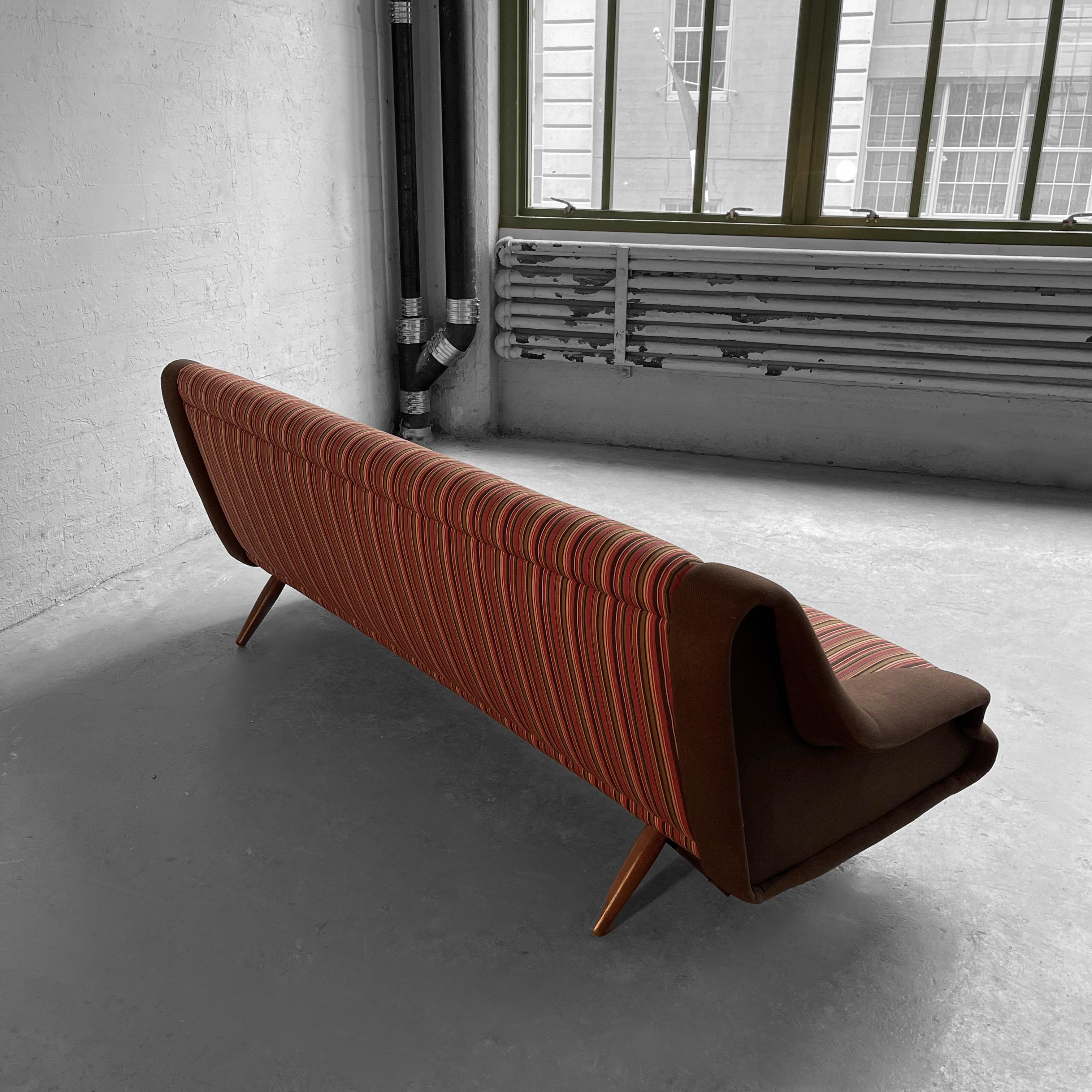 Italian Mid-Century Modern Sofa In The Style Of Marco Zanuso For Sale 1