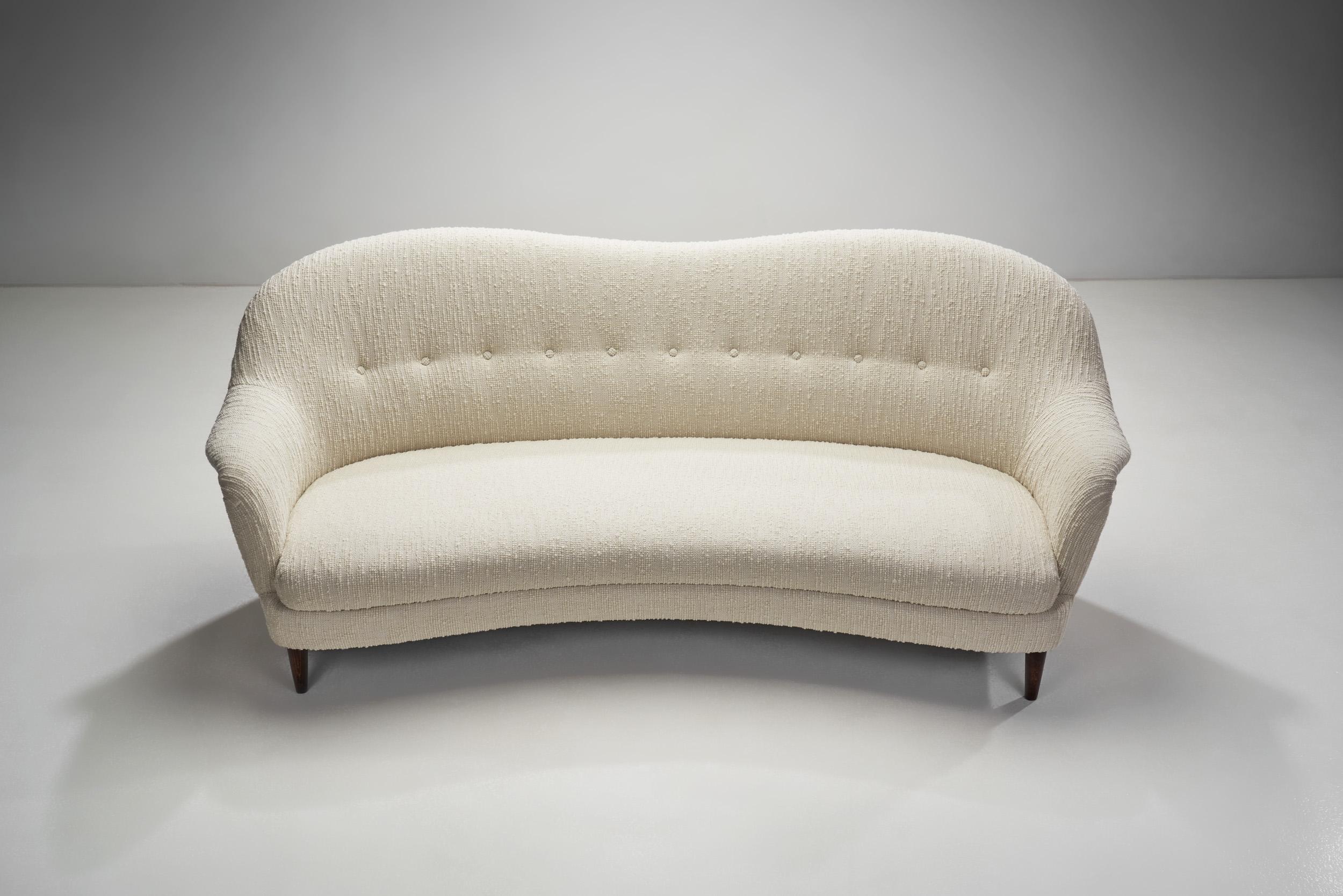 Italienisches Mid-Century-Modern-Sofa mit gebeizten Holzbeinen, Italien, ca. 1950er Jahre im Angebot 2