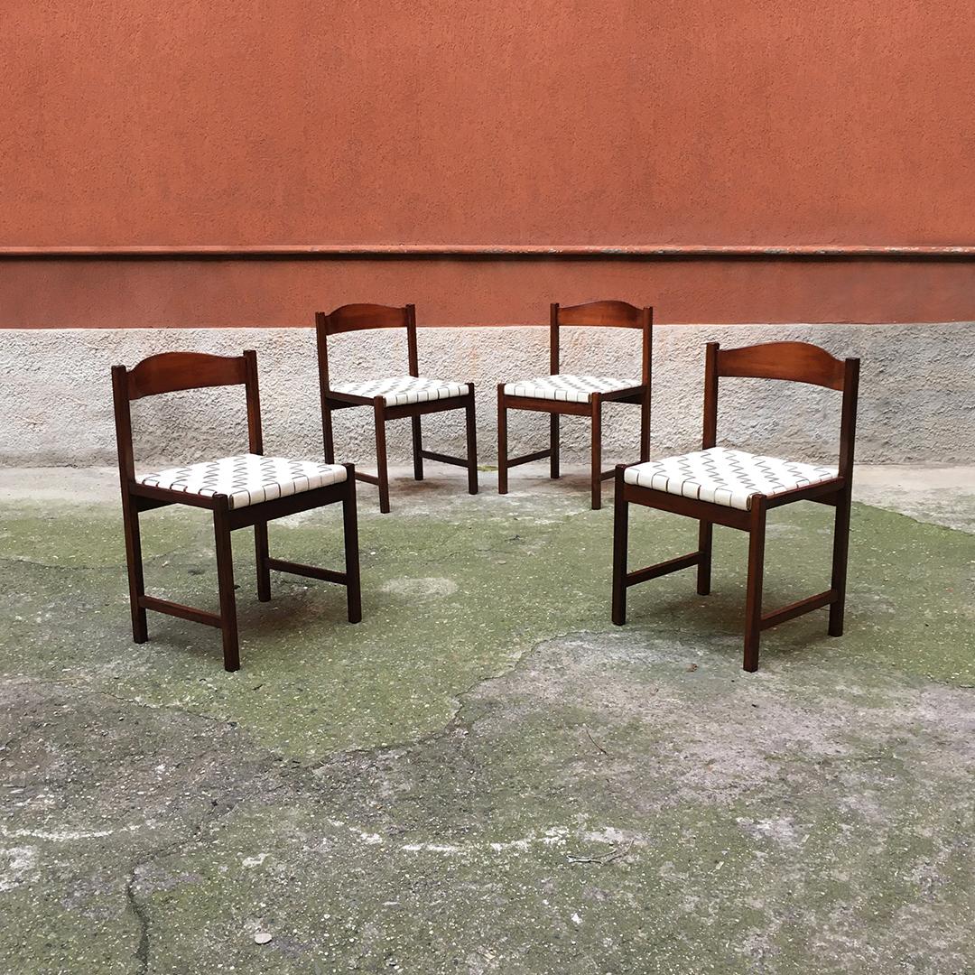 Italian Mid-Century Modern solid beech chairs and leather by Poltronova, 1960s
Set of four solid beech chairs, curved back and seat in white leather with crossed bands.
Produced by Poltronova in the 1960s.

Good condition.

Measures 46 x 40 x