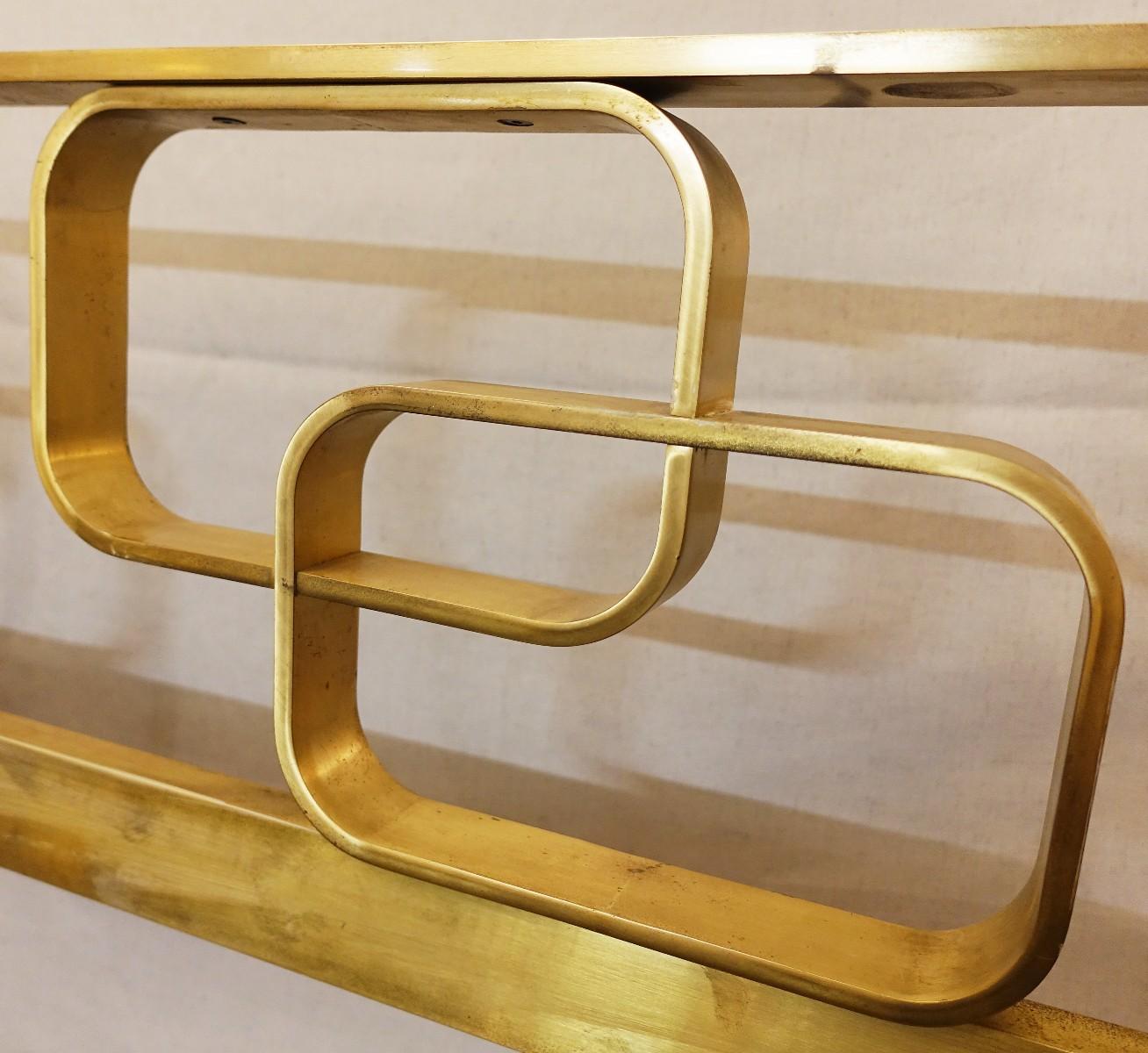 Italian Mid-Century Modern Solid Brass Bed With Geometrical Motives from 1960s In Good Condition In Brussels, BE