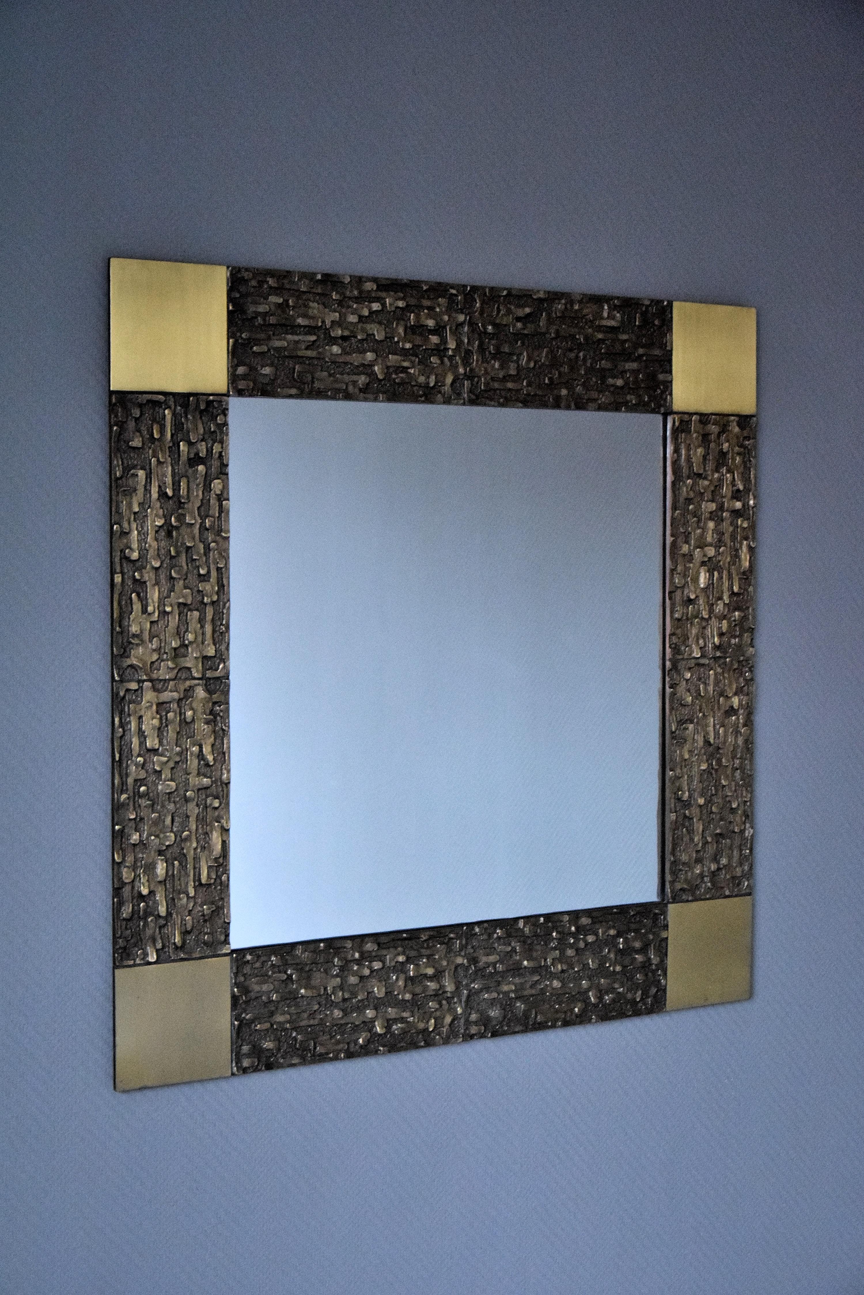 Miroir carré italien moderne du milieu du siècle dernier en bronze massif Bon état - En vente à Weesp, NL