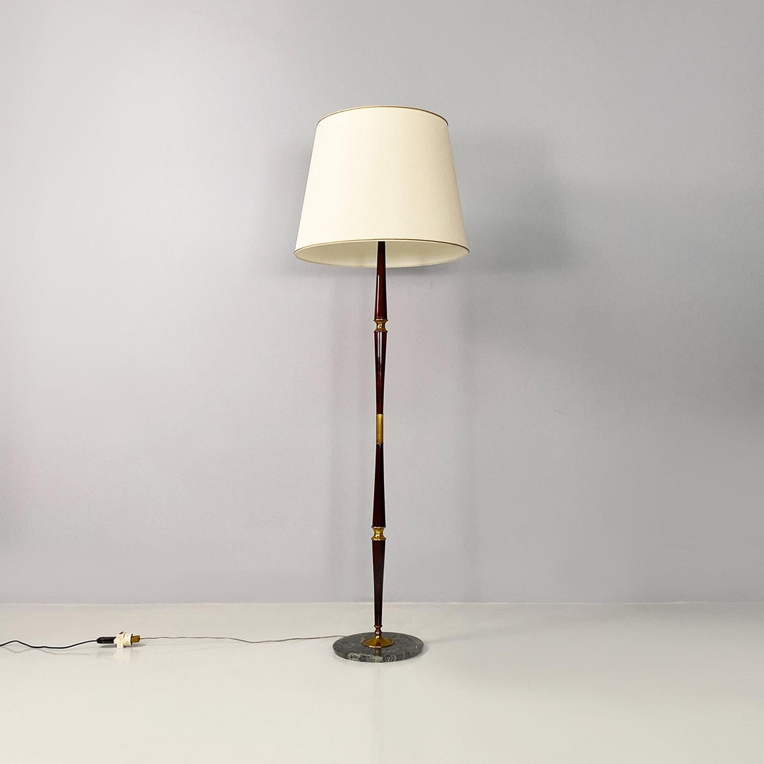 Beautifull and classic talian mid century modern solid wood, brass and white fabric floor lamp, 1940s.
Floor lamp with round base lampshade in white fabric, with beige trimmings on the profiles, with central structure in dark solid wood with brass