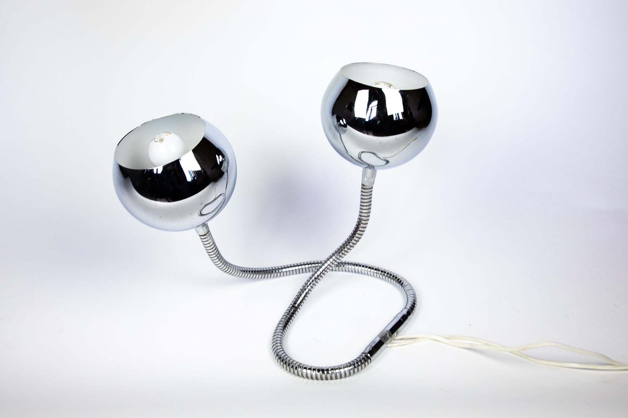 Space Age Table Lamp Serpente by Goiffredo Reggiani, Chrome, Italy 1970s.

This rare Italian mid-century chrome table lamp, named after 
