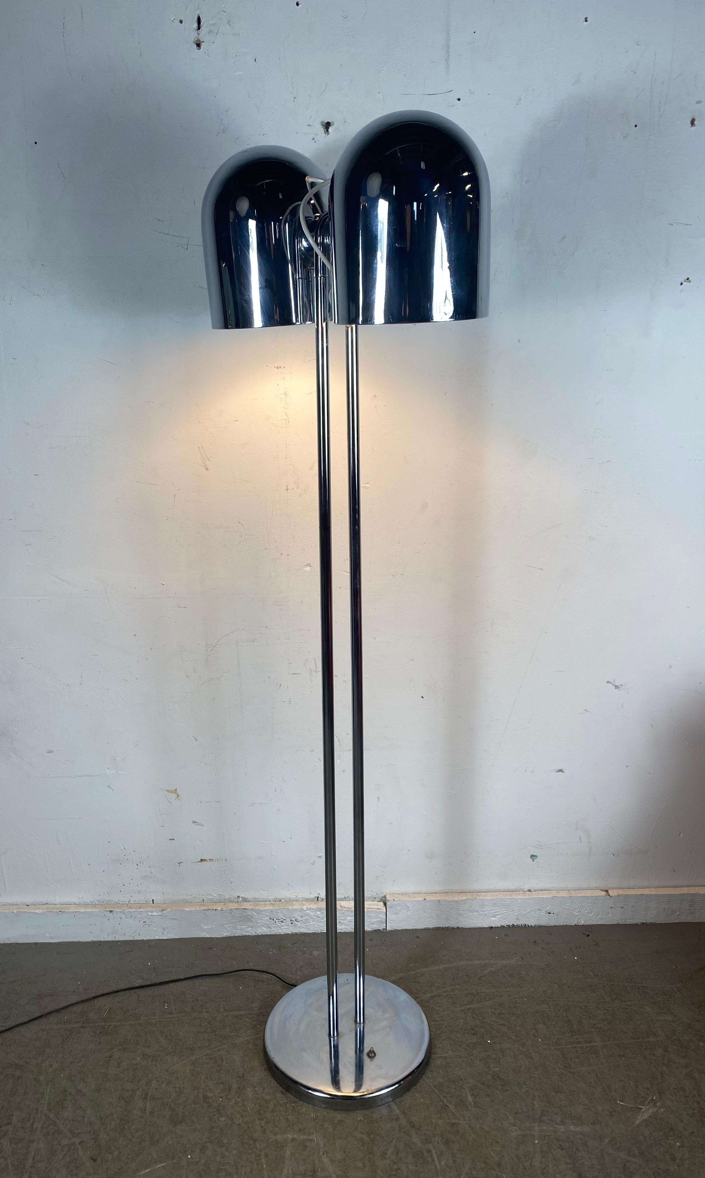 Italian, Mid-Century Modern / Spaceage  Chrome Floor Lamp by Robert Sonneman In Good Condition For Sale In Buffalo, NY
