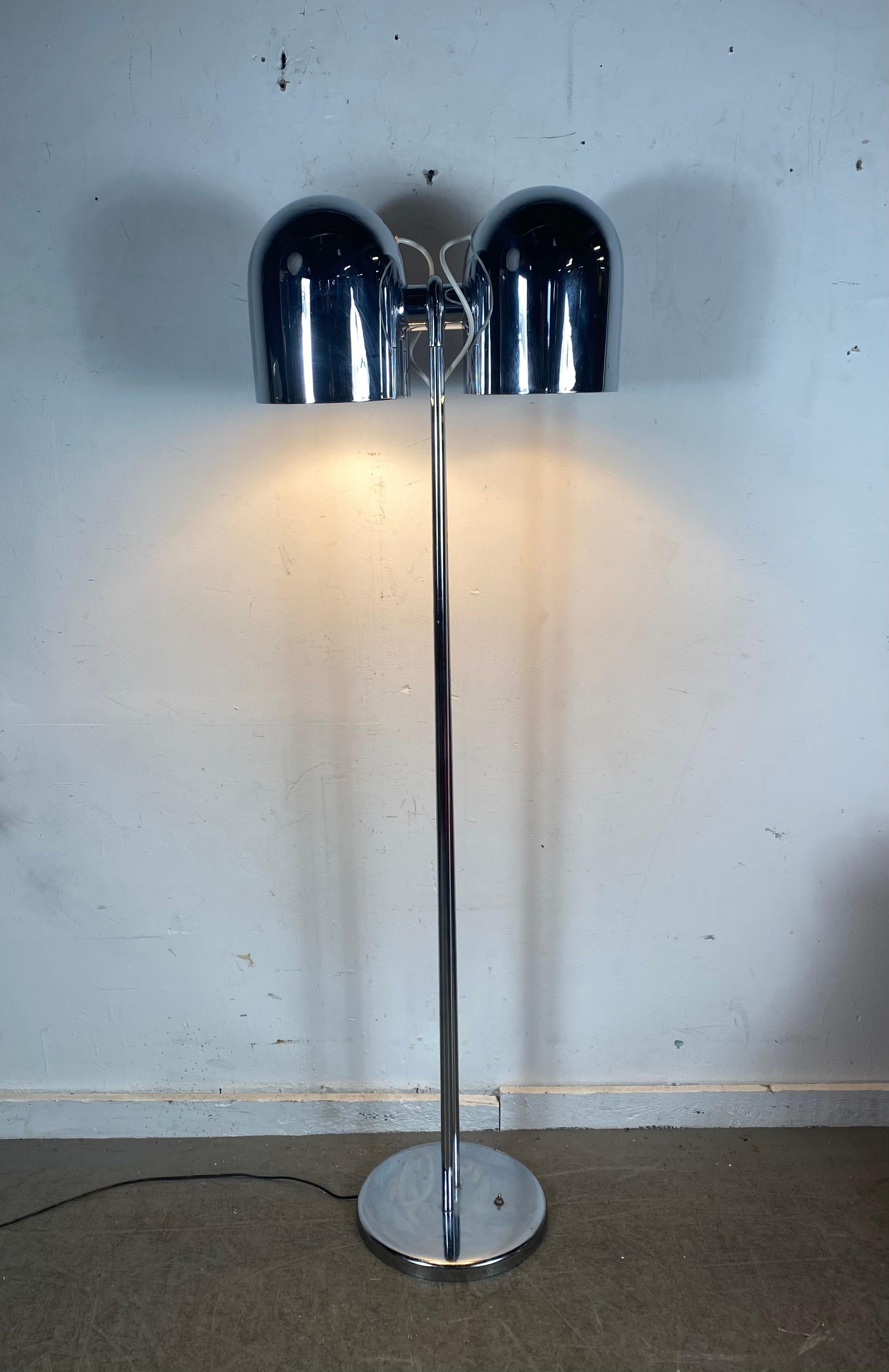 Italienisch, Mid-Century Modern / Spaceage  Verchromte Stehlampe von Robert Sonneman (Chrom) im Angebot