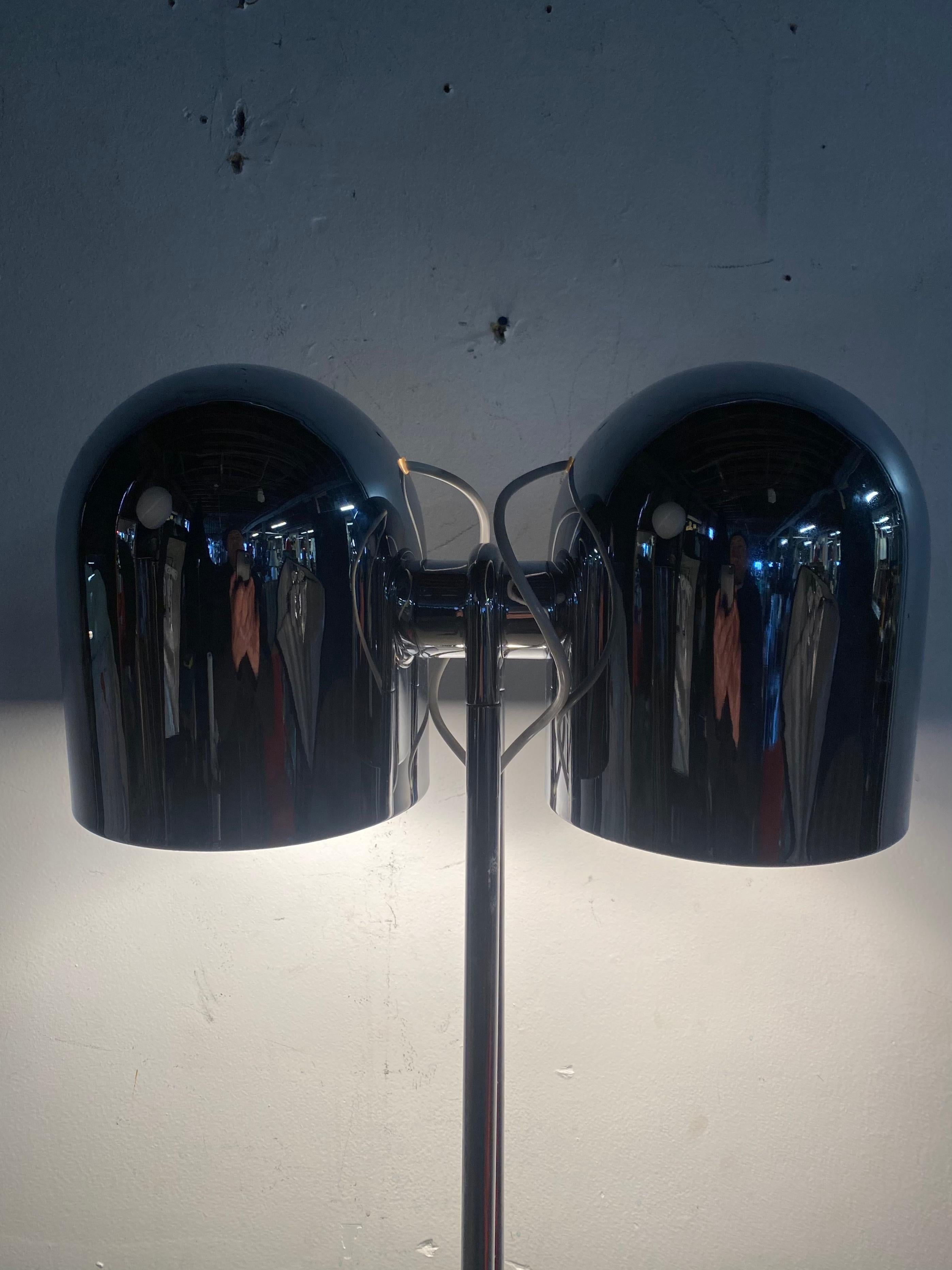 Italienisch, Mid-Century Modern / Spaceage  Verchromte Stehlampe von Robert Sonneman im Angebot 1