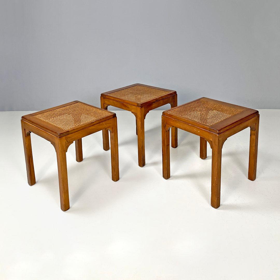 Italian mid-century modern square stools in wood and Vienna straw, 1960s
Set of three square base stools. The seat is made of Vienna straw, the seat frame is made of wood, as is the structure, and has two thicker sides than the other two. The four