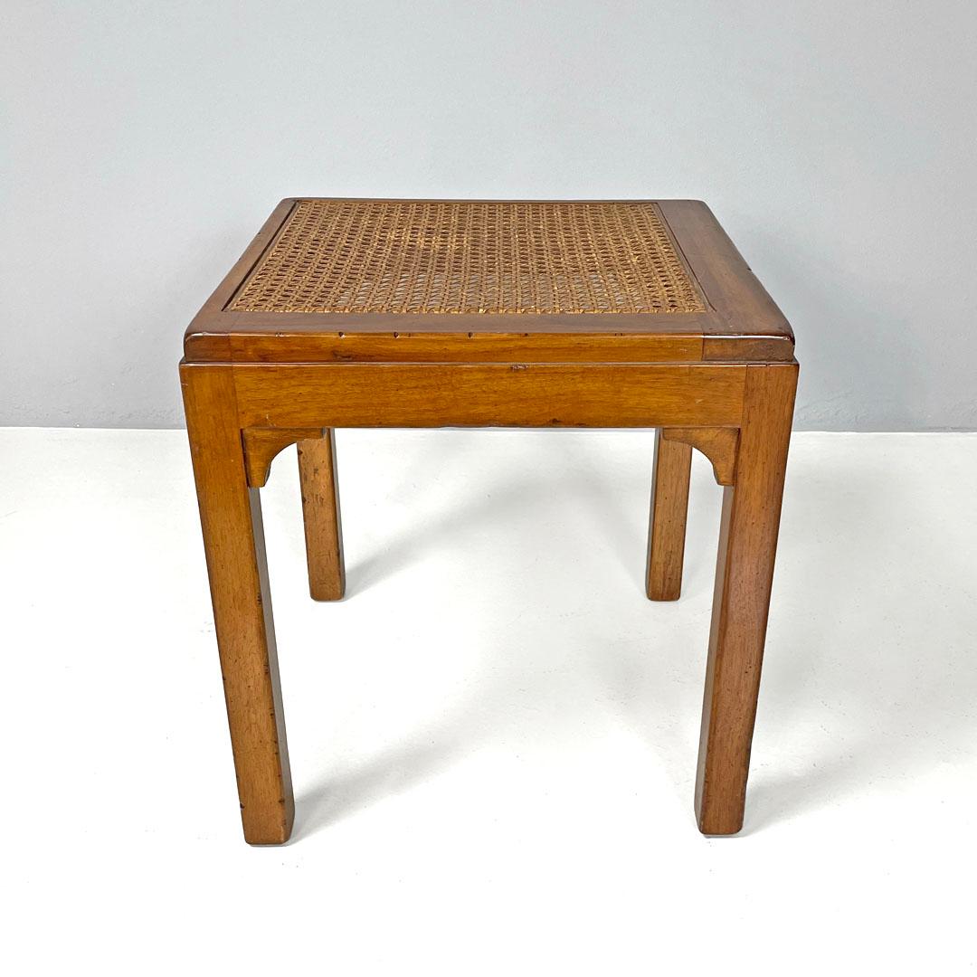 Italian mid-century modern square stools in wood and Vienna straw, 1960s in vendita 1