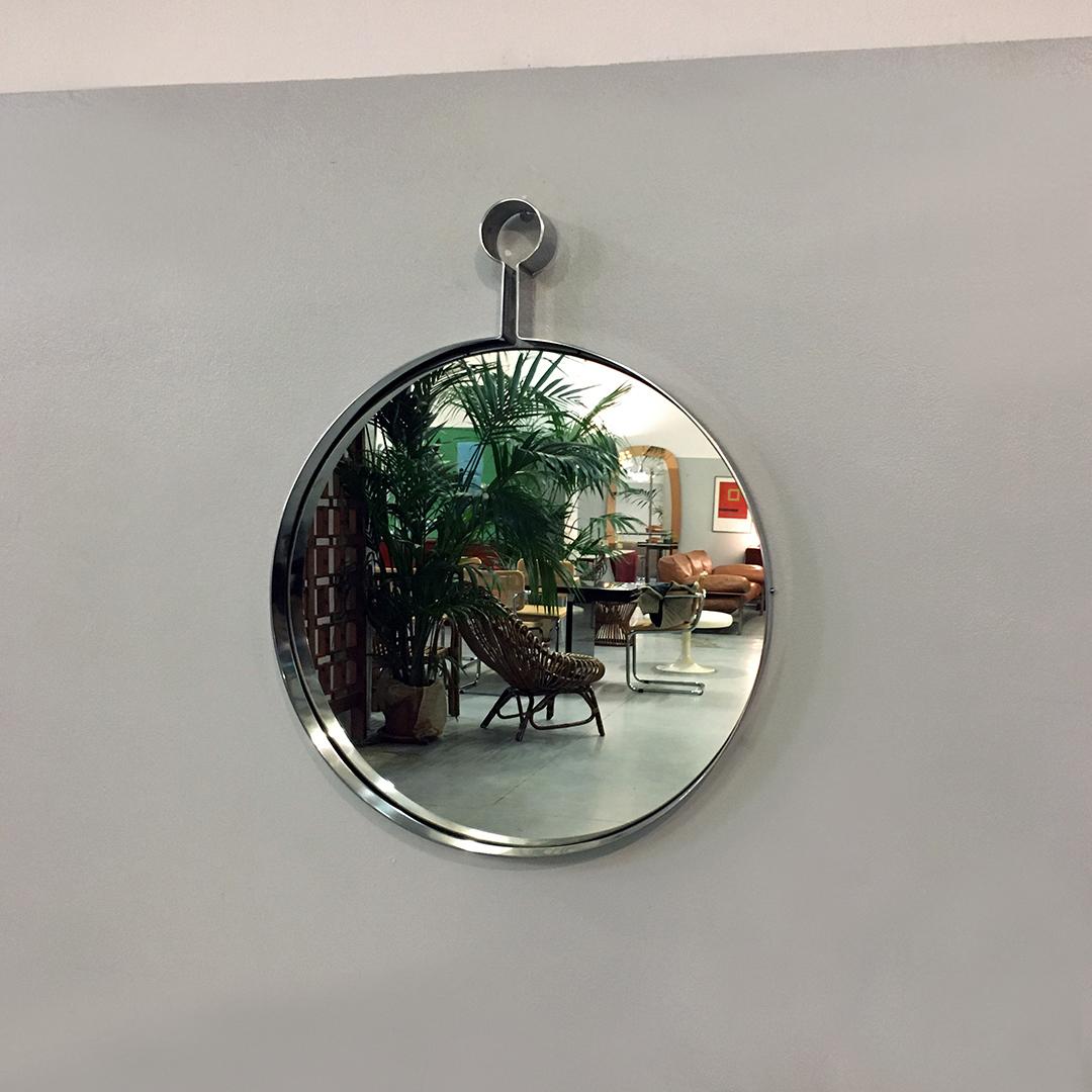 Italian Mid-Century Modern steel circular mirror, 1970s.

Fantastic and rare steel frame and original mirror of the 1970 period.
Produced from an Italian company of the period and design from the technical office. The mirror have a circular shape