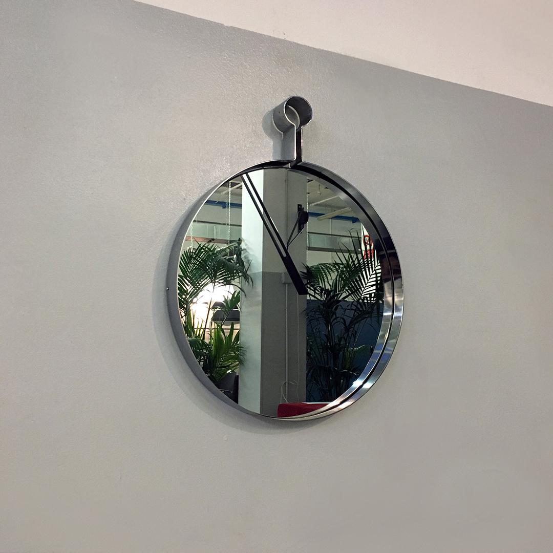 Italienischer kreisförmiger Spiegel aus Stahl, Mitte des Jahrhunderts, 1970er Jahre (Moderne der Mitte des Jahrhunderts) im Angebot