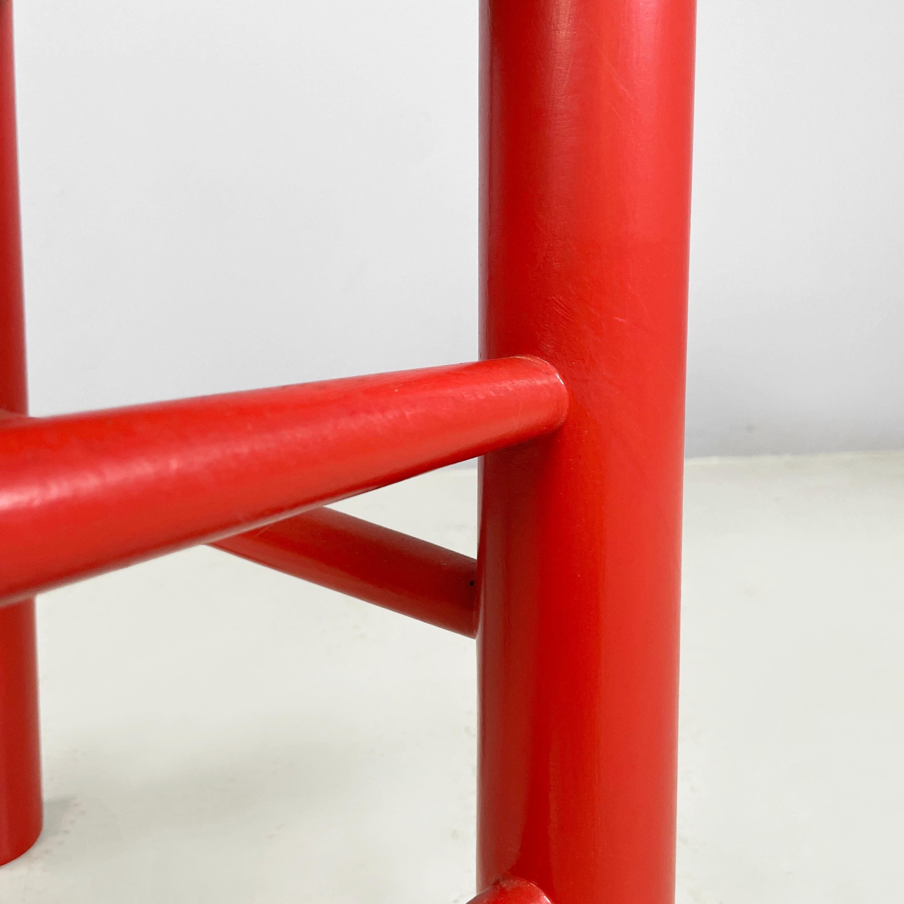 Italienischer Hocker aus der Mitte des Jahrhunderts aus rotem Holz und Stroh, 1970er Jahre im Angebot 5