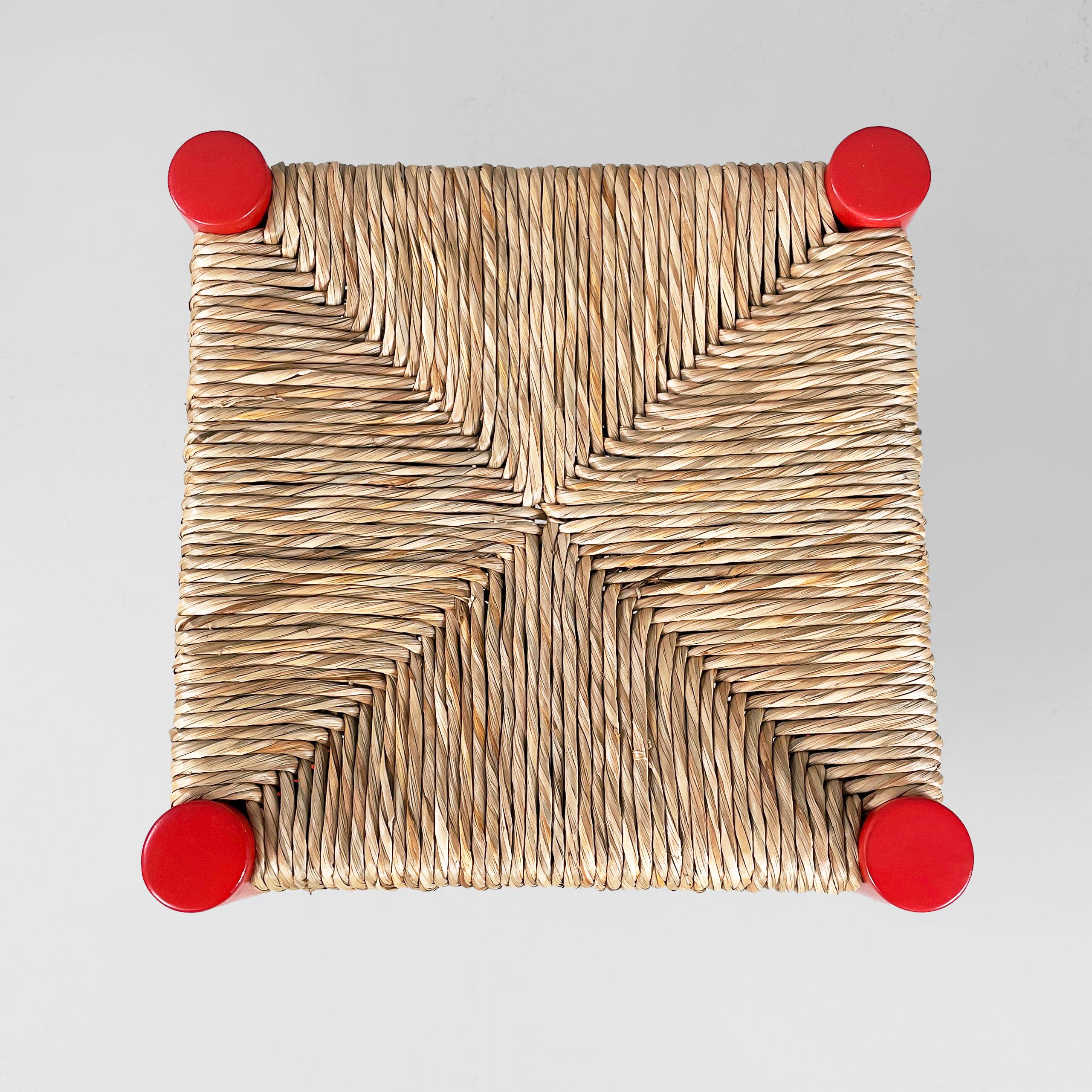 Italienischer Hocker aus der Mitte des Jahrhunderts aus rotem Holz und Stroh, 1970er Jahre im Zustand „Gut“ im Angebot in MIlano, IT