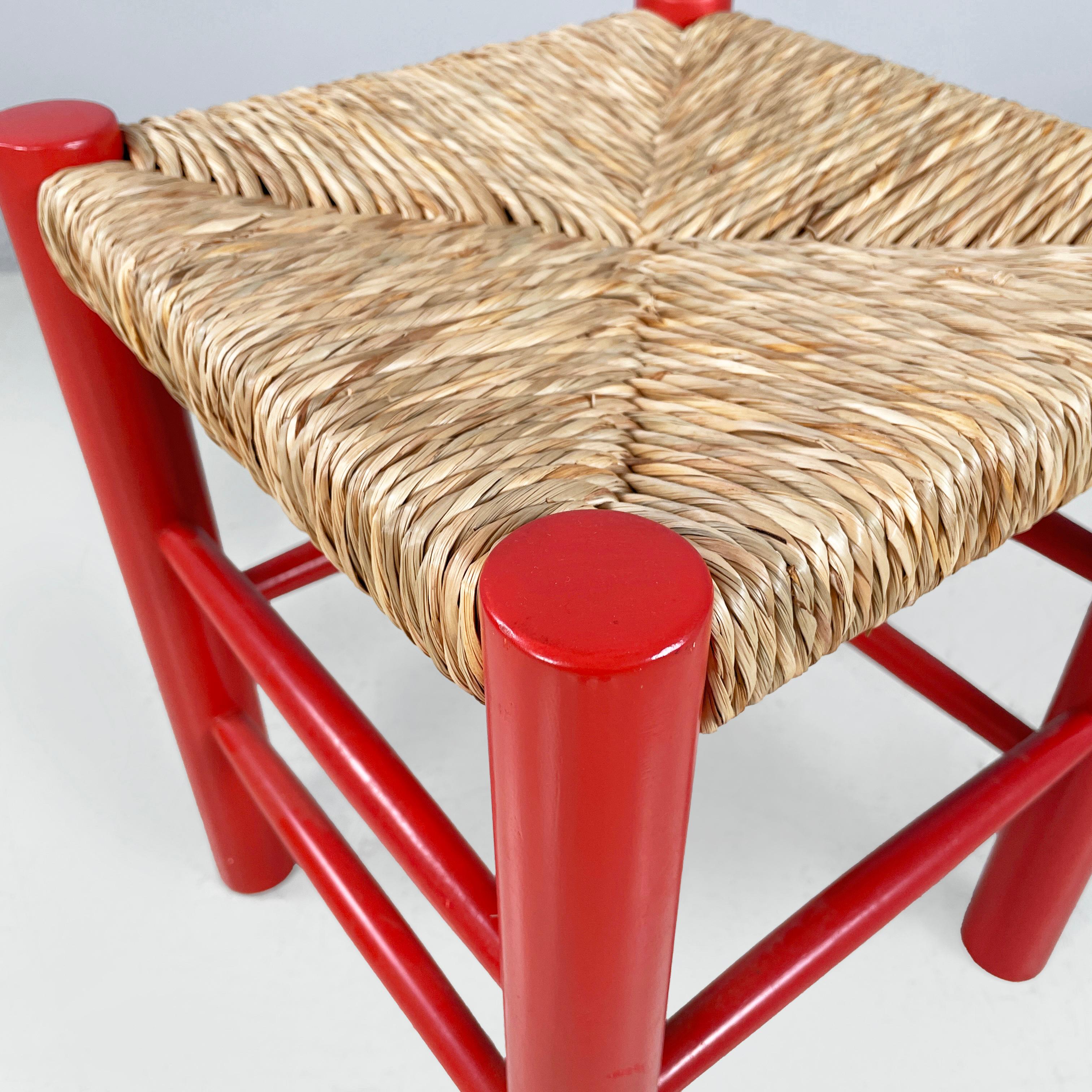 Italienischer Hocker aus der Mitte des Jahrhunderts aus rotem Holz und Stroh, 1970er Jahre im Angebot 2