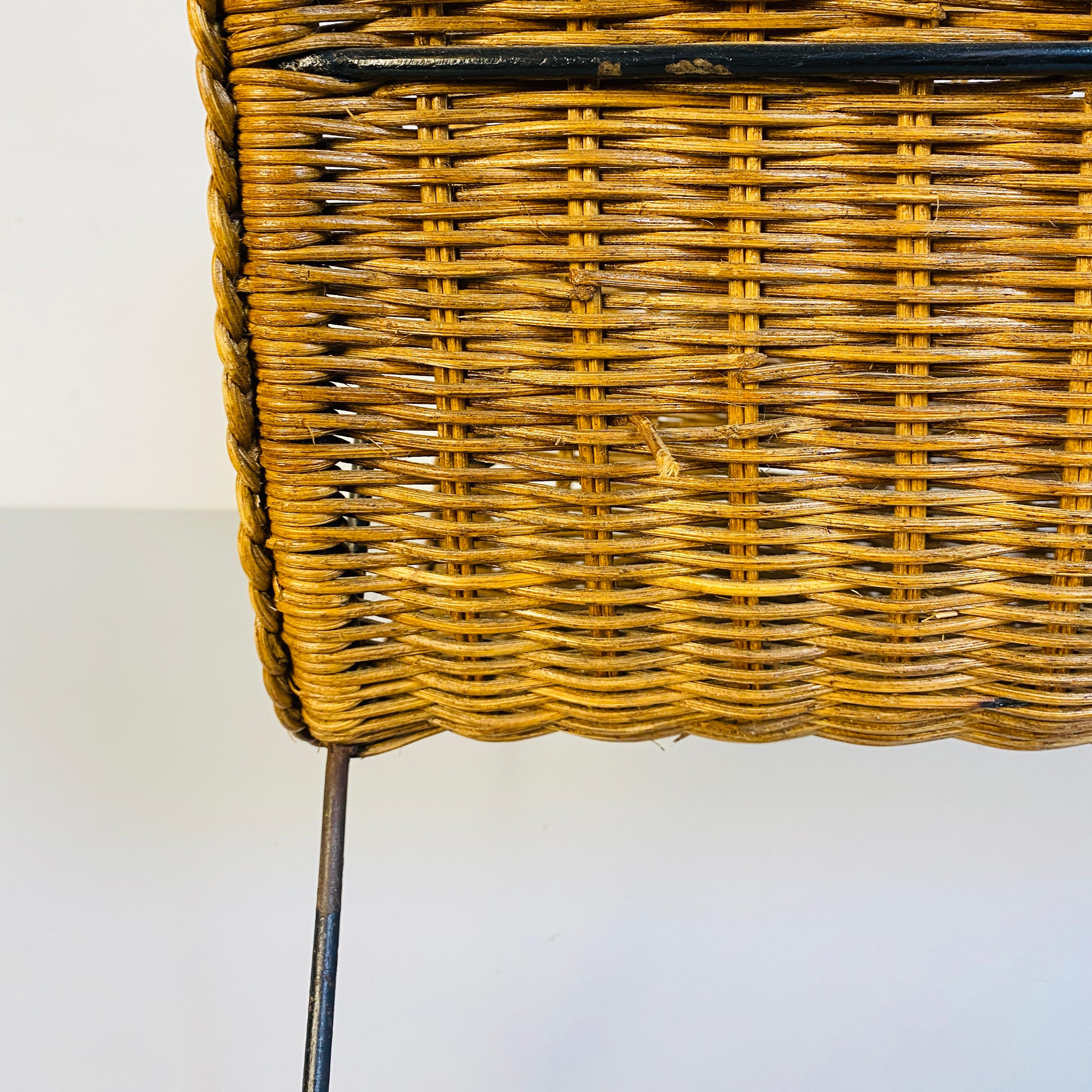 Italian Mid-Century Modern Straw Magazine Rack with Metal Structure, 1970s For Sale 2