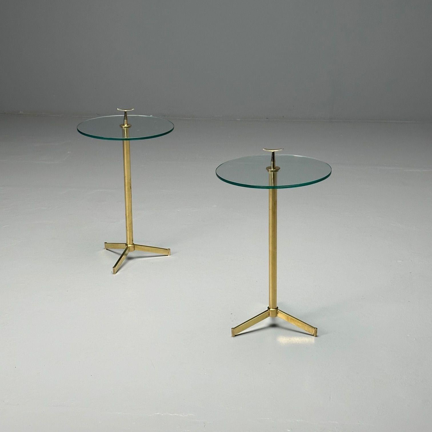 Italienische Martini-Beistelltische im modernen Stil der Mitte des Jahrhunderts, Messing, Glas, 21. Jahrhunderts. (Moderne der Mitte des Jahrhunderts) im Angebot