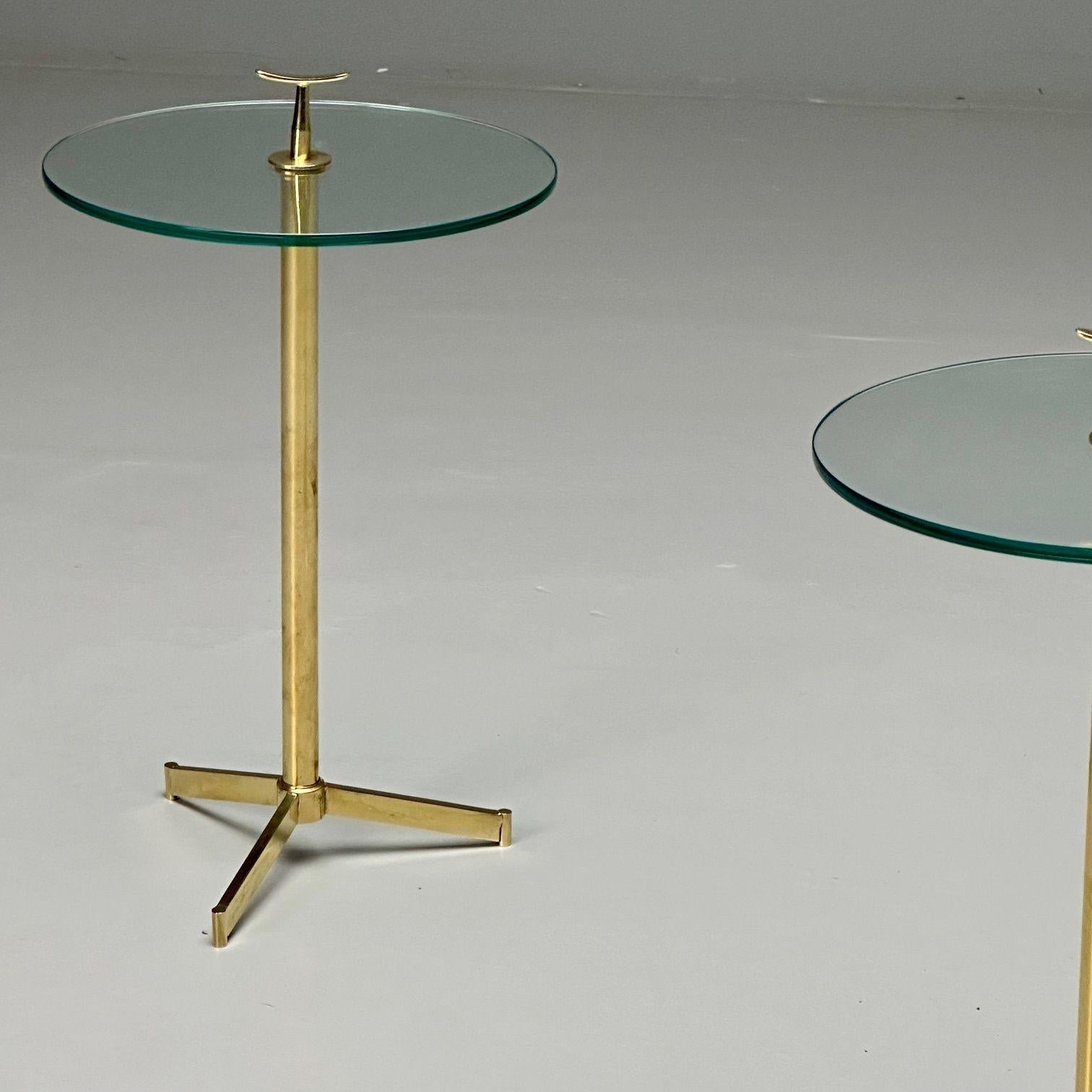 Italienische Martini-Beistelltische im modernen Stil der Mitte des Jahrhunderts, Messing, Glas, 21. Jahrhunderts. im Angebot 1