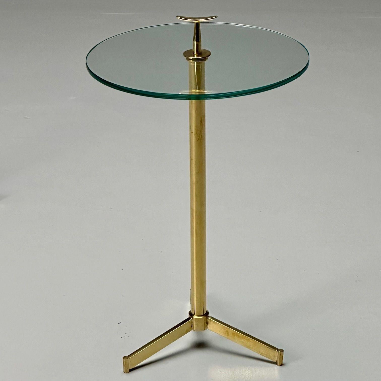 Italienische Martini-Beistelltische im modernen Stil der Mitte des Jahrhunderts, Messing, Glas, 21. Jahrhunderts. im Angebot 4
