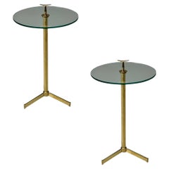 Italienische Martini-Beistelltische im modernen Stil der Mitte des Jahrhunderts, Messing, Glas, 21. Jahrhunderts.