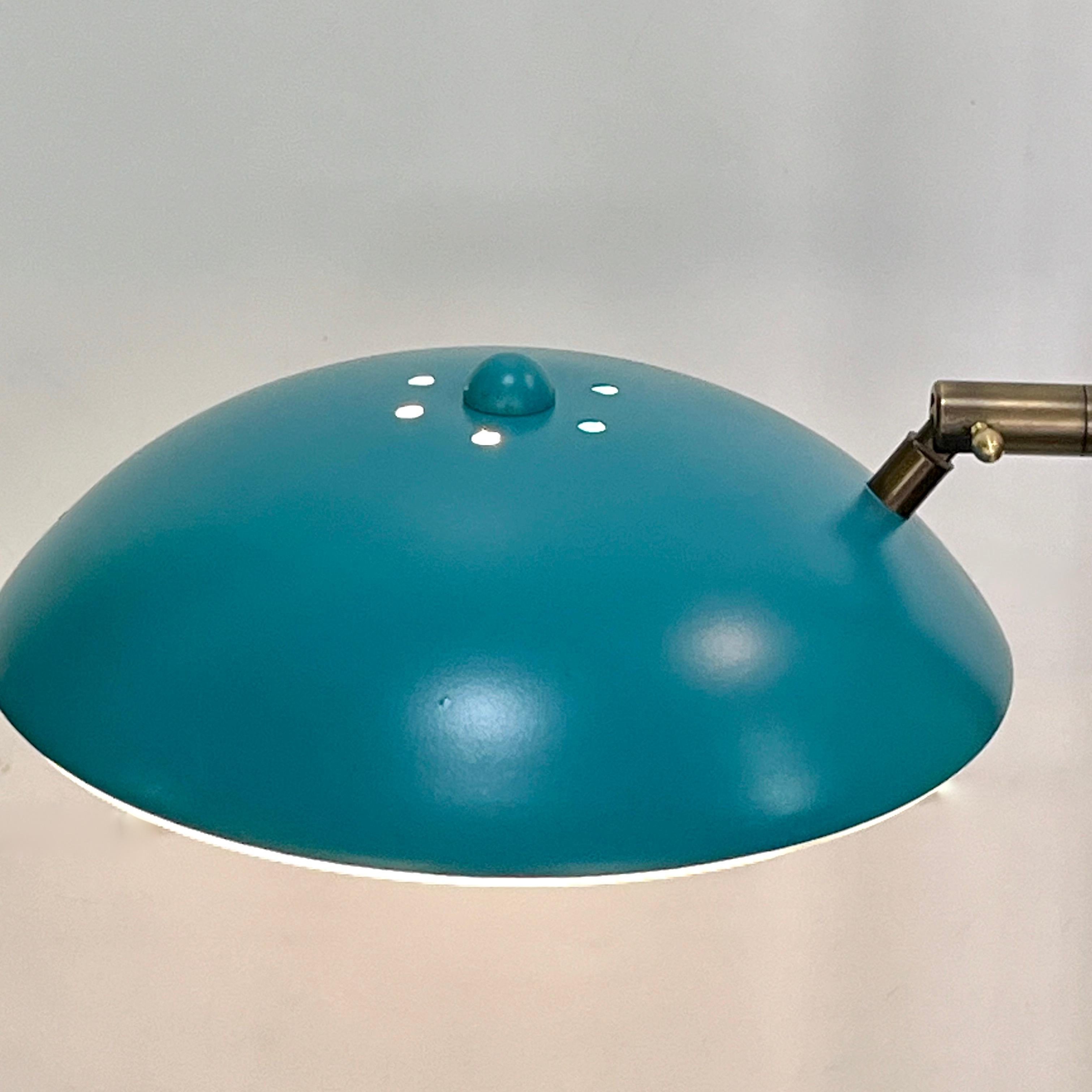 Verstellbare italienische Stehlampe aus Bronze im modernen italienischen Mid-Century-Stil in Meeresblau lackiert im Angebot 3