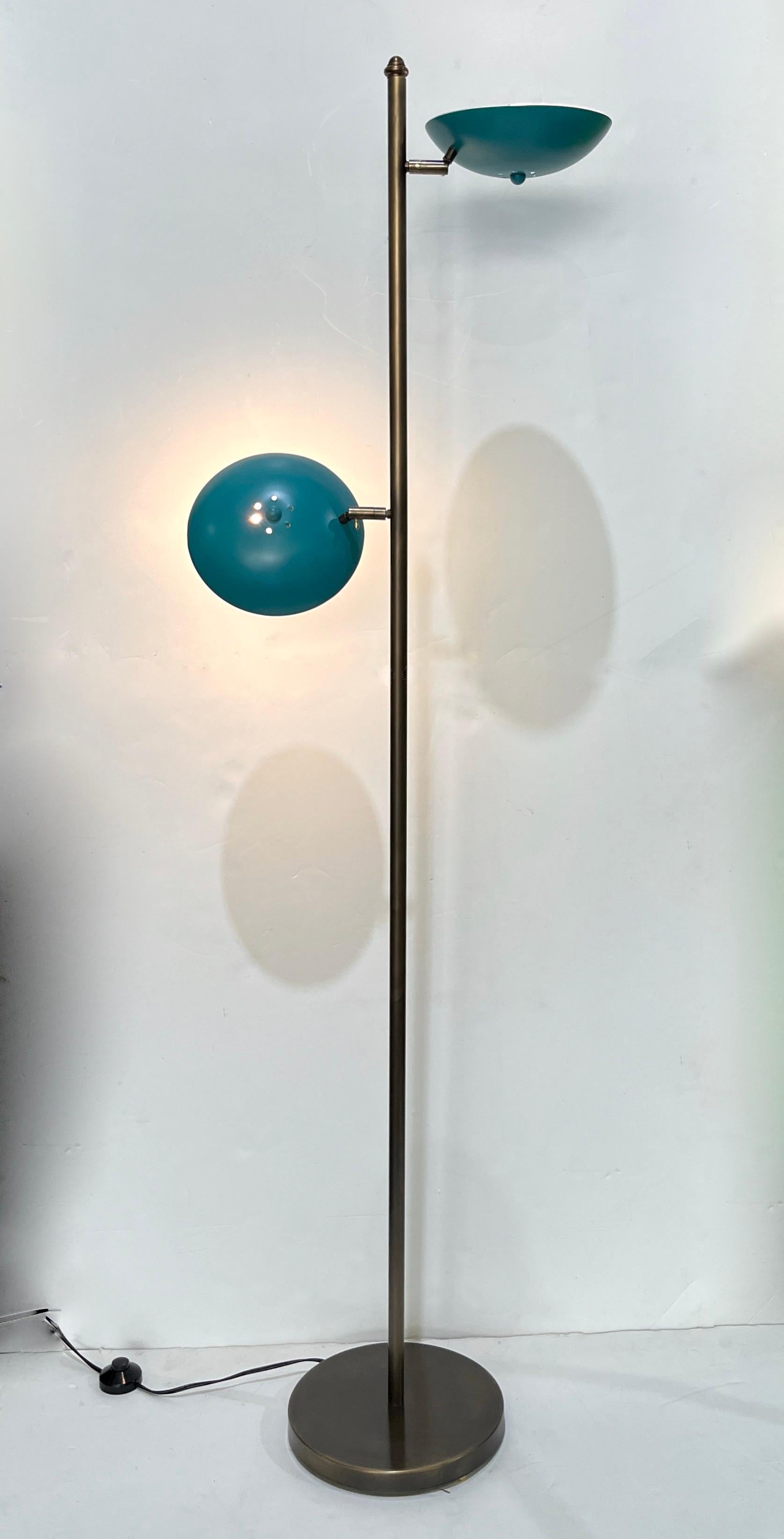 Verstellbare italienische Stehlampe aus Bronze im modernen italienischen Mid-Century-Stil in Meeresblau lackiert im Angebot 2
