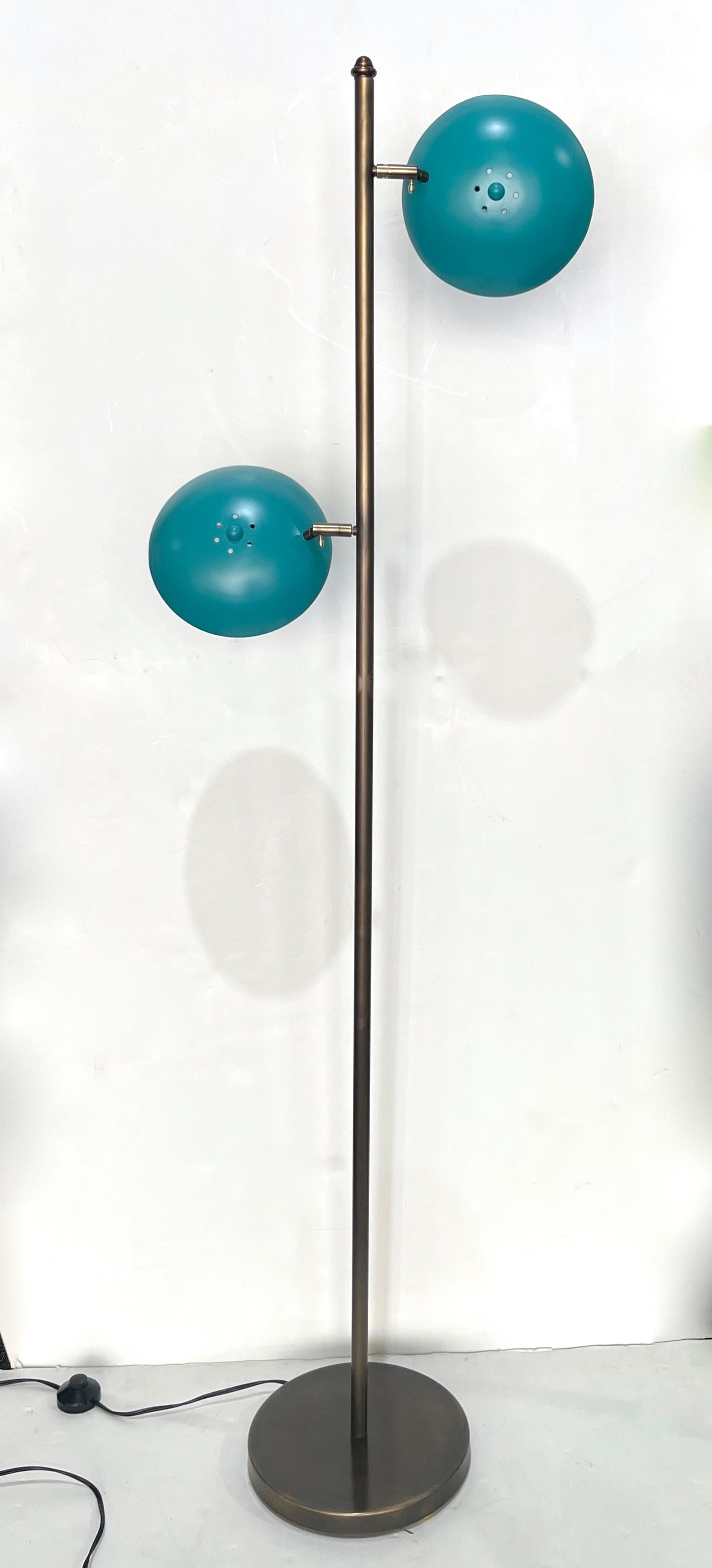 Verstellbare italienische Stehlampe aus Bronze im modernen italienischen Mid-Century-Stil in Meeresblau lackiert (Moderne der Mitte des Jahrhunderts) im Angebot