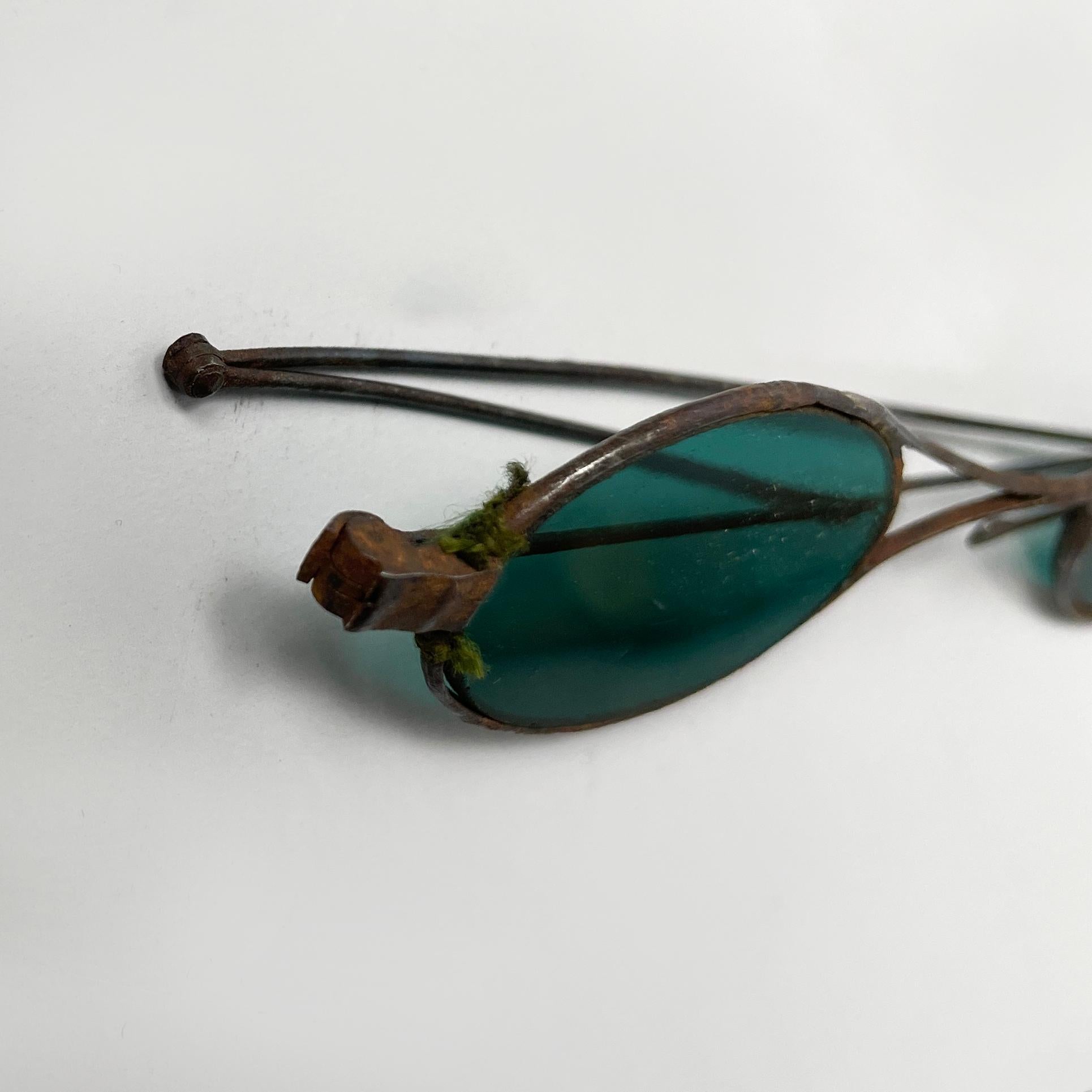 Italienische Sonnenbrille der Jahrhundertmitte aus grünem Glas und Metall, Mitte 1900 im Angebot 3
