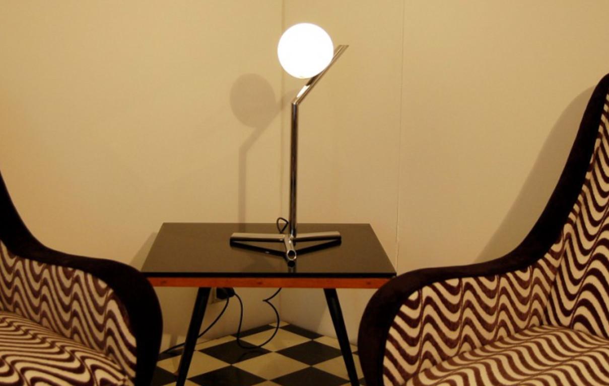 Lámpara de mesa moderna italiana de mediados de siglo by Fabio Ltd en venta 4