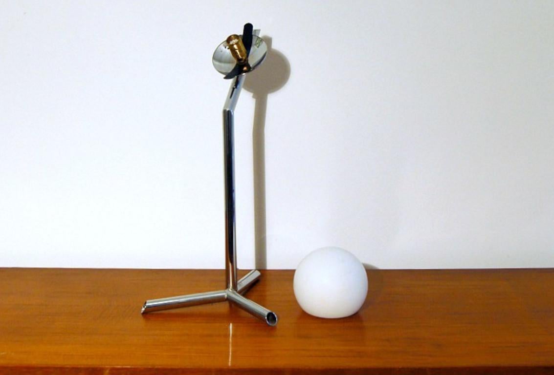 Italienische Mid-Century-Modern-Tischlampe von Fabio Ltd (21. Jahrhundert und zeitgenössisch) im Angebot