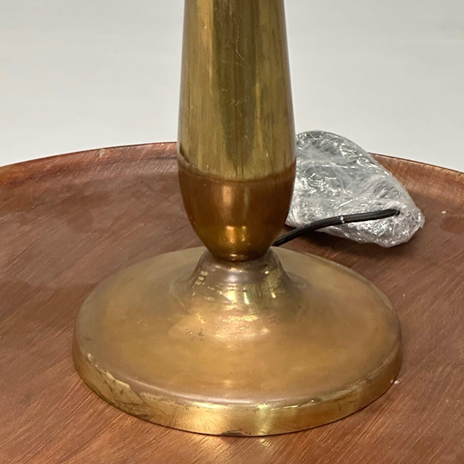 Lampe de bureau italienne moderne du milieu du siècle dernier, abat-jours émaillés, laiton patiné, années 1960 en vente 2