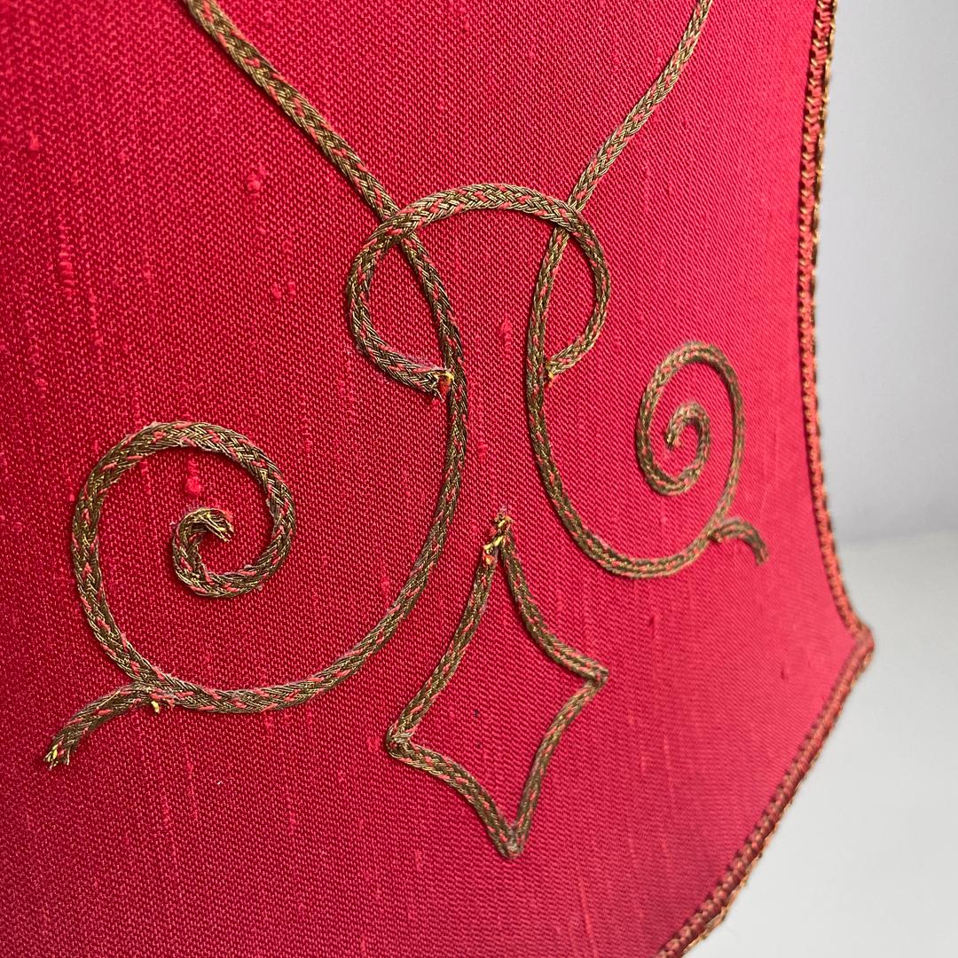 Italian mid-century modern table lamp red fabric shade with decorations, 1950s For Sale 4