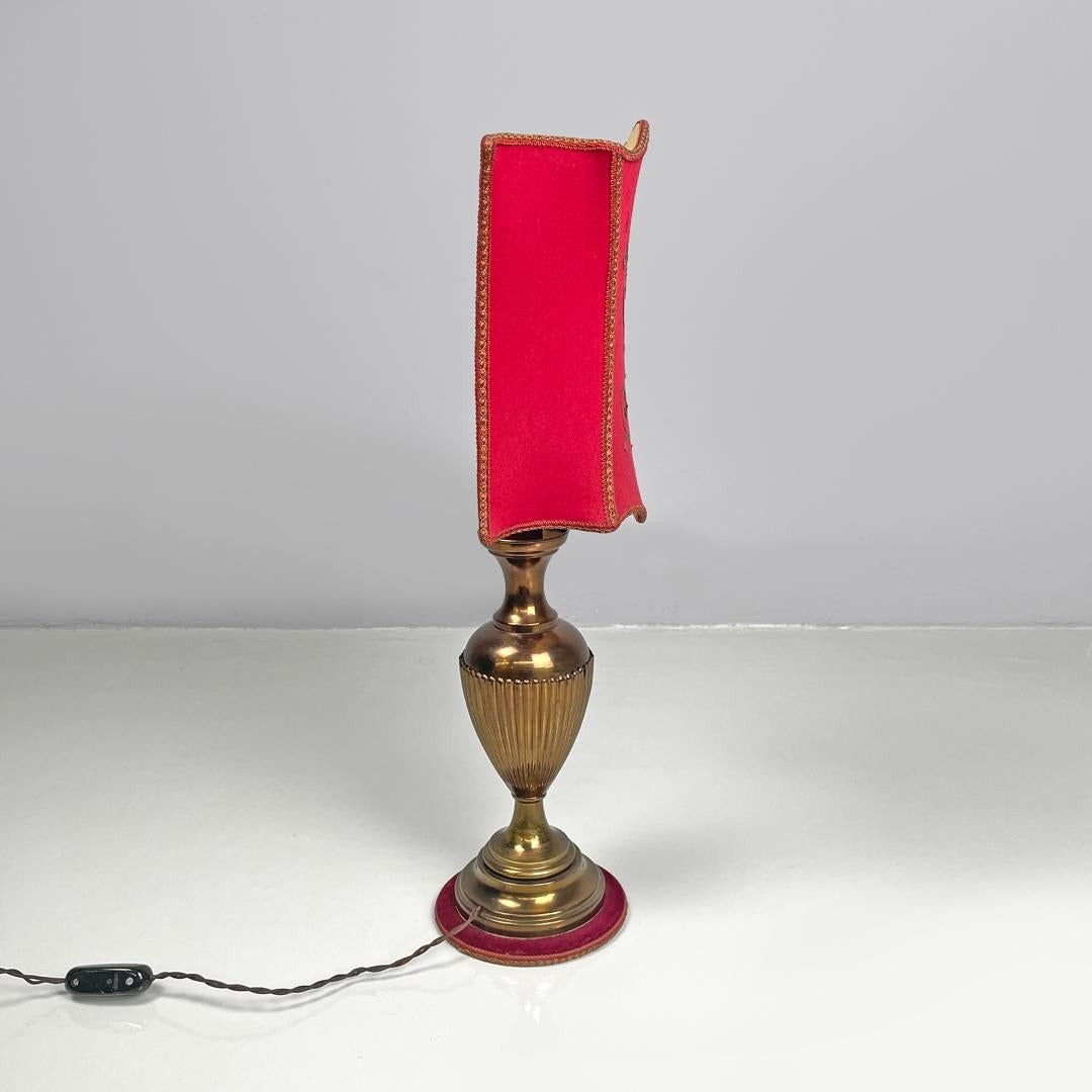 Italian mid-century modern table lamp red fabric shade with decorations, 1950s In Good Condition For Sale In MIlano, IT